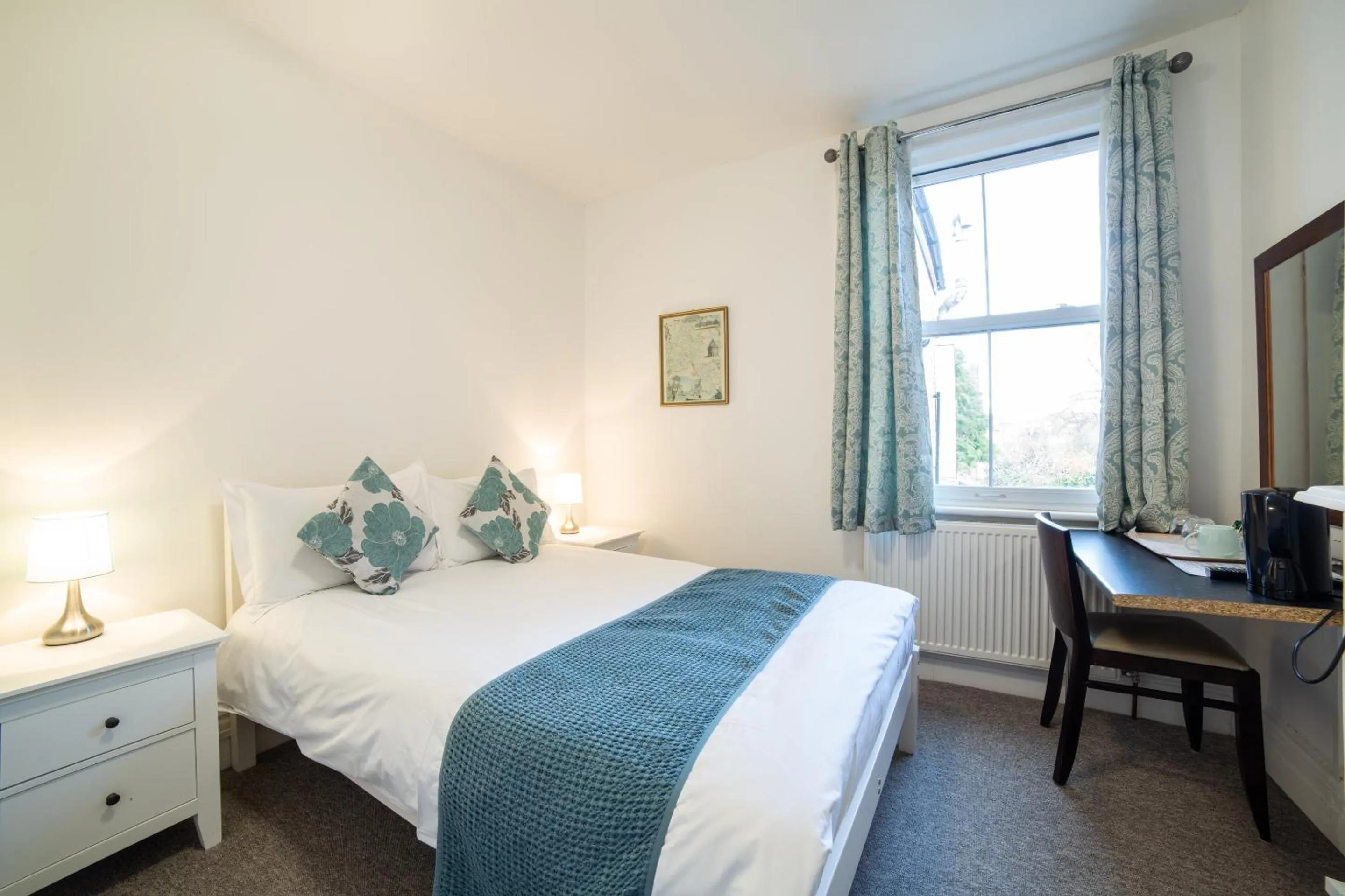 Bedroom, Bed in OYO Lonsdale Guest House