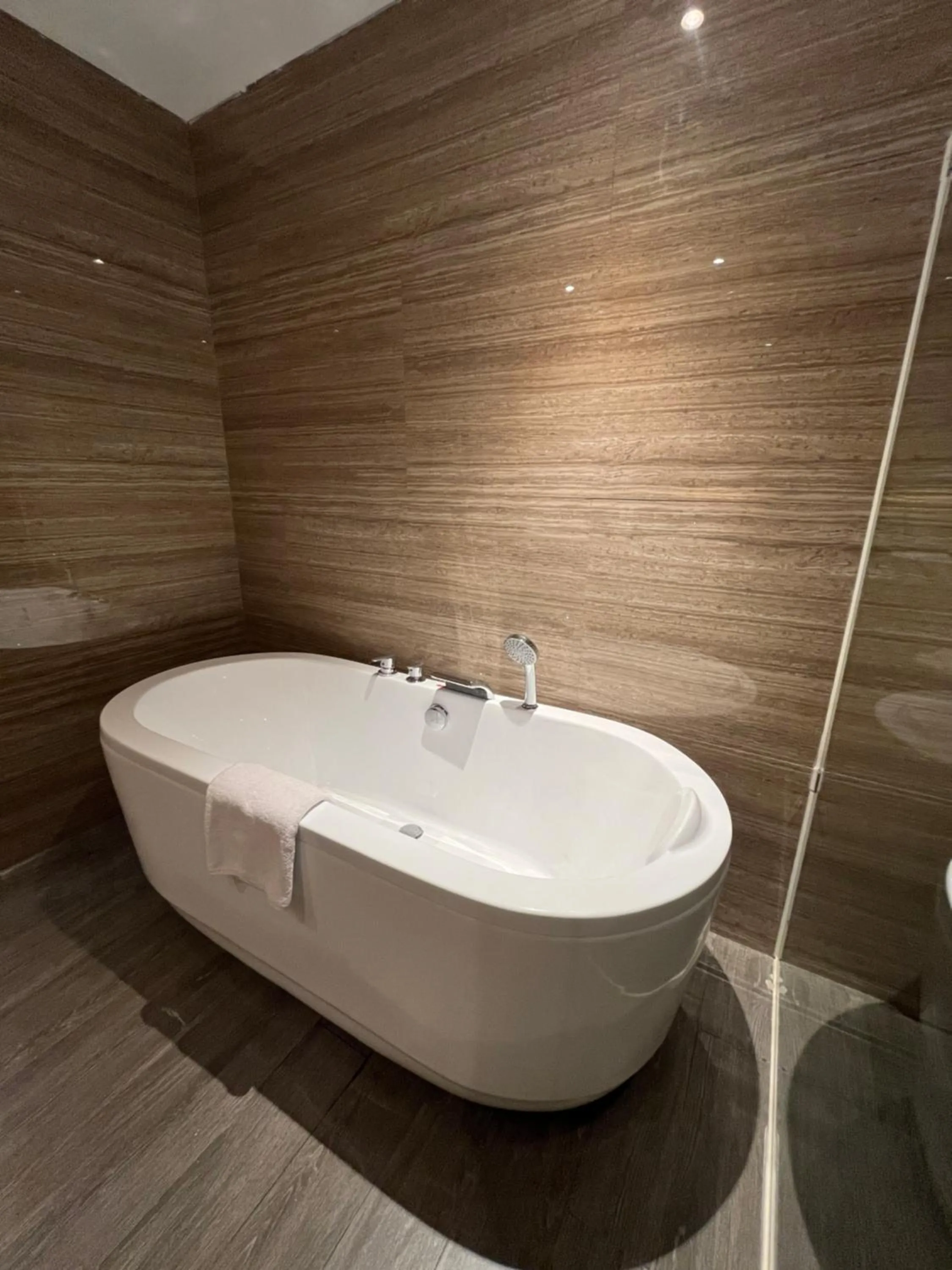 Bath in Wyndham Garden Yogyakarta Hotel Conference & Action Park