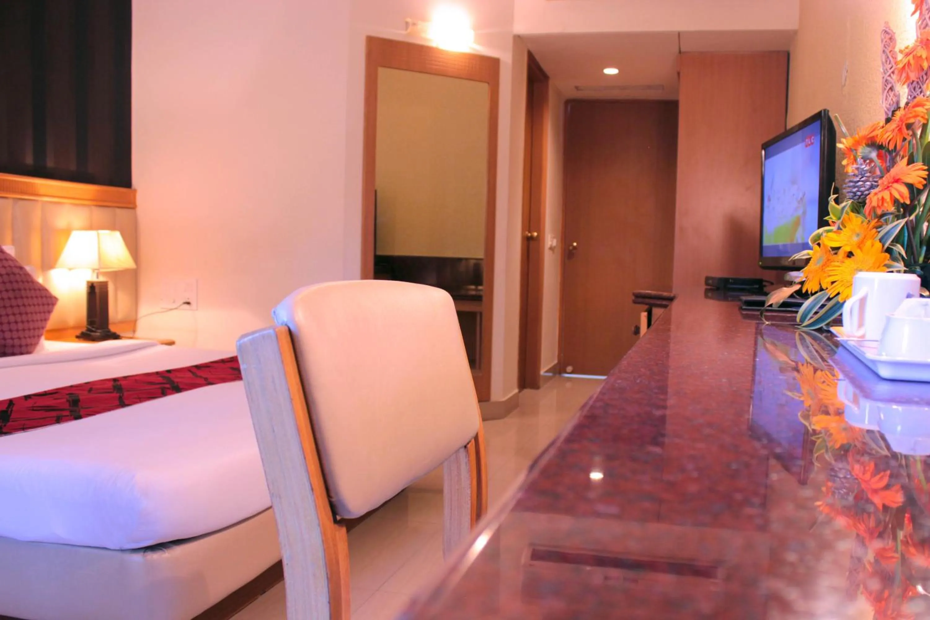 Photo of the whole room in Highgates Hotel