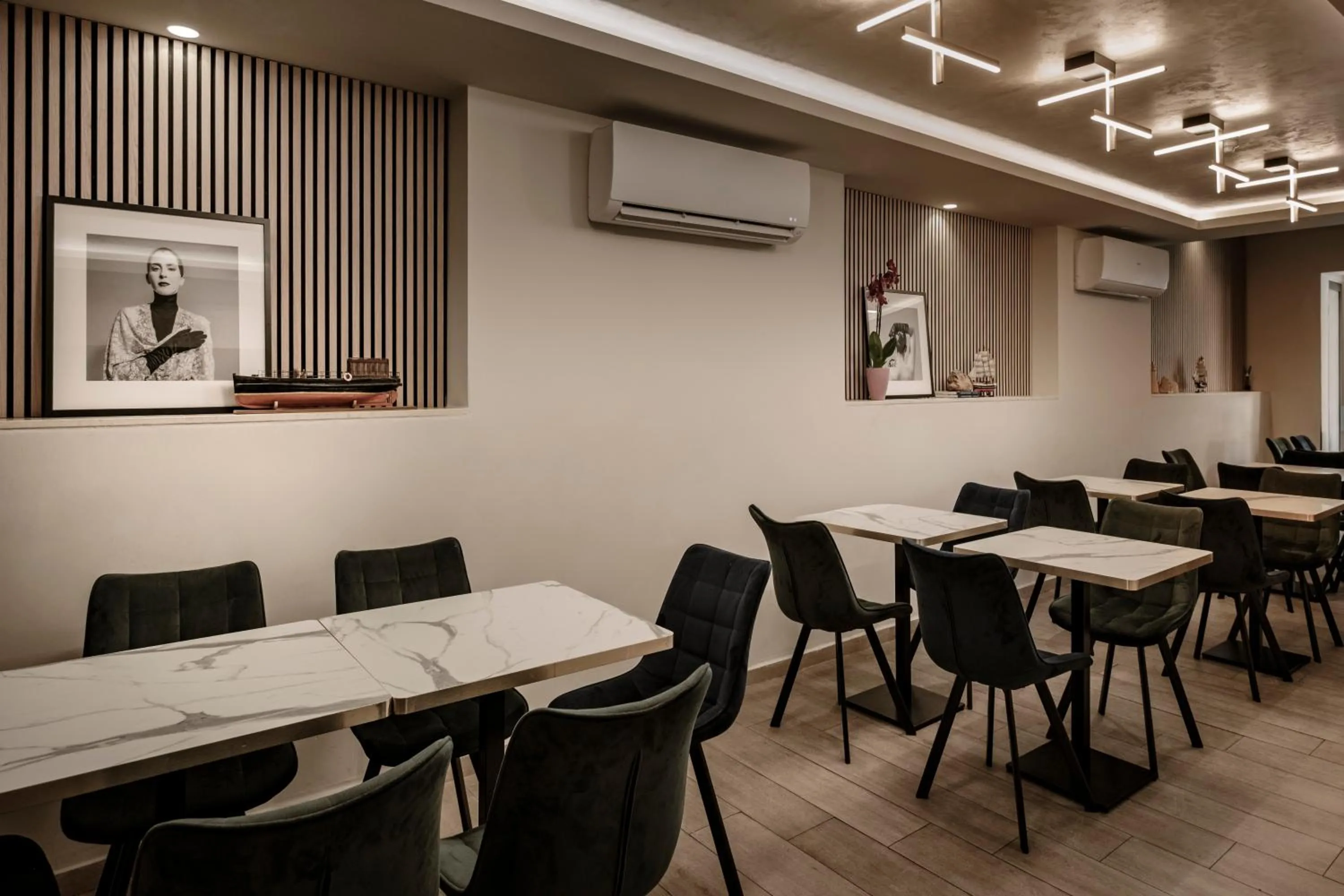 Restaurant/places to eat in Spinola Hotel