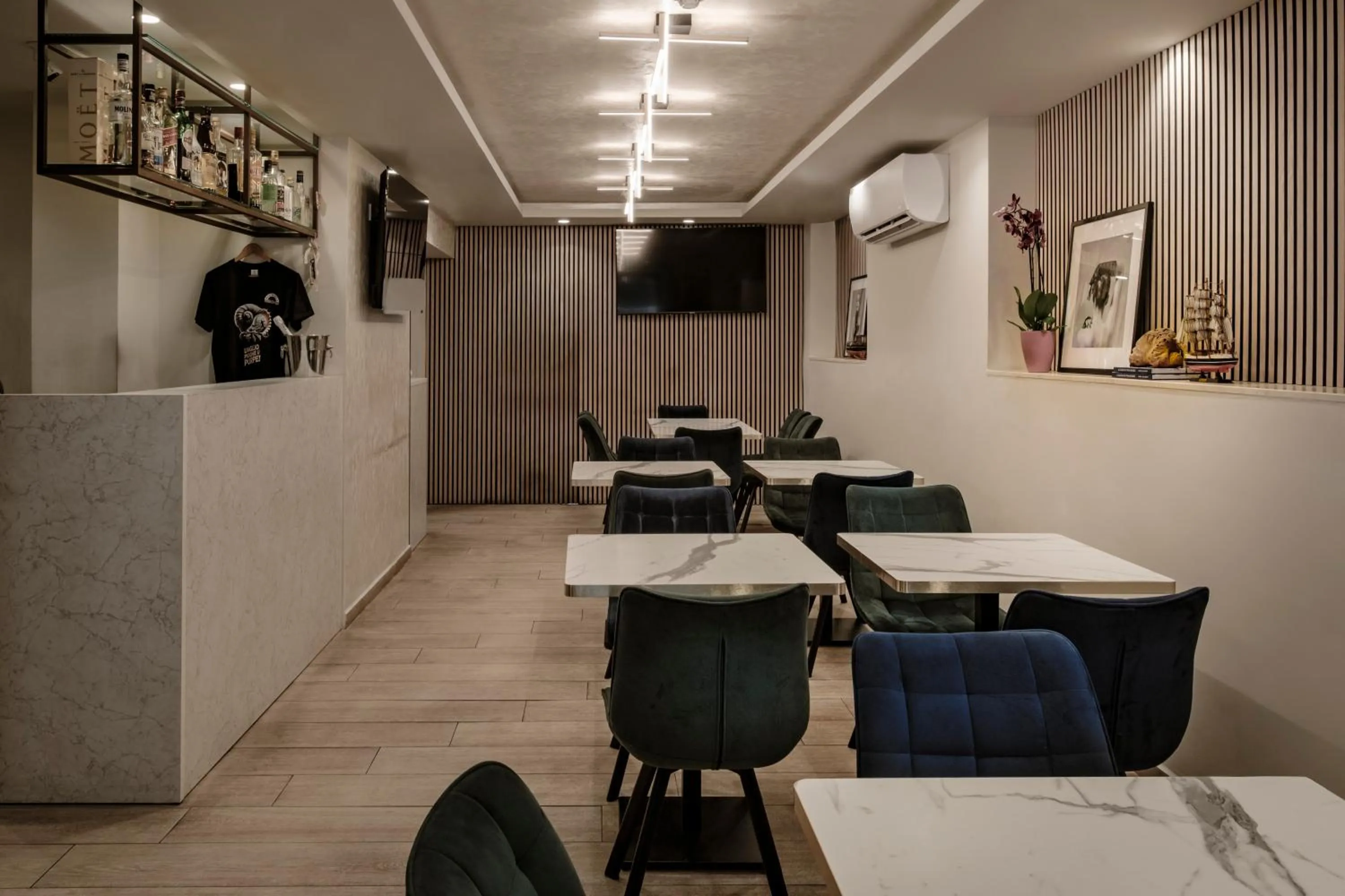 Restaurant/places to eat in Spinola Hotel