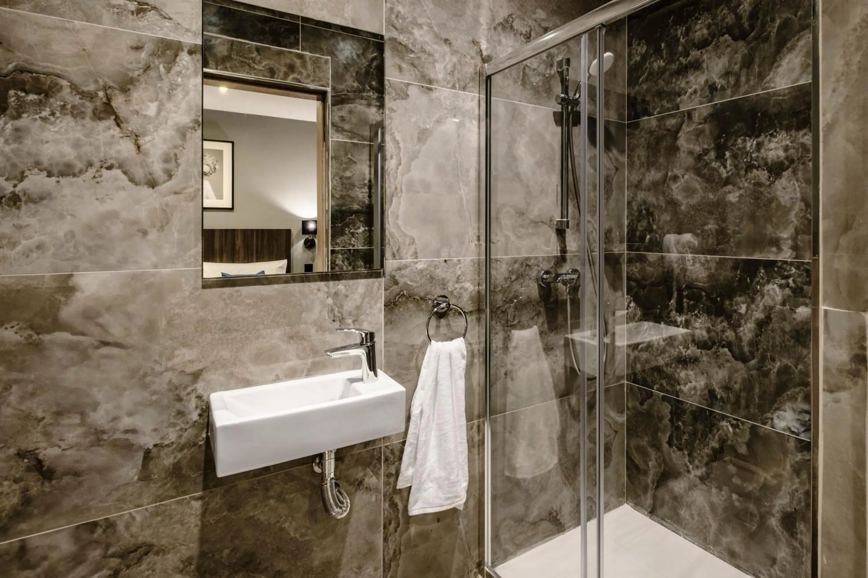 Shower in Spinola Hotel