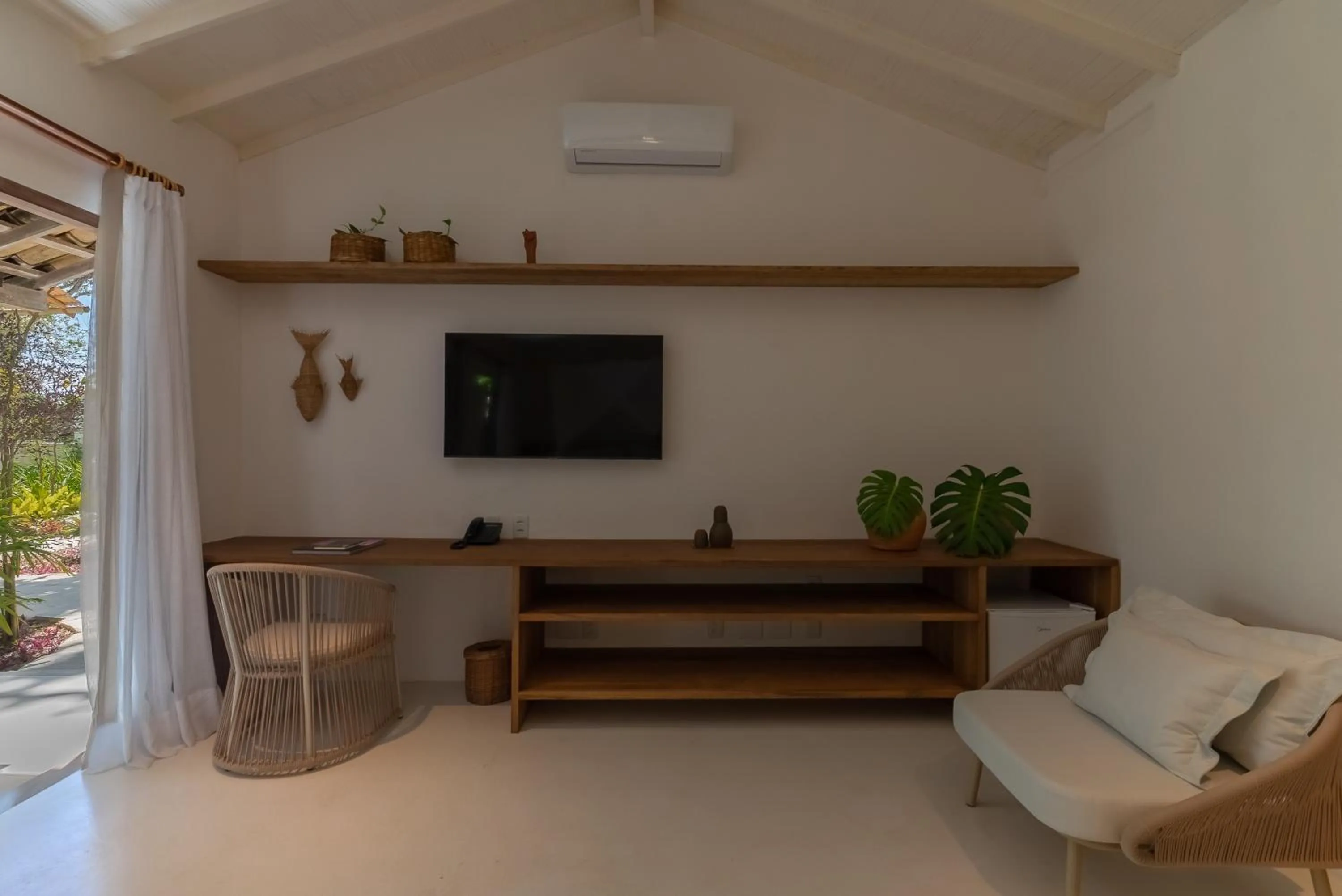 Communal lounge/ TV room in Hotel Vila São João