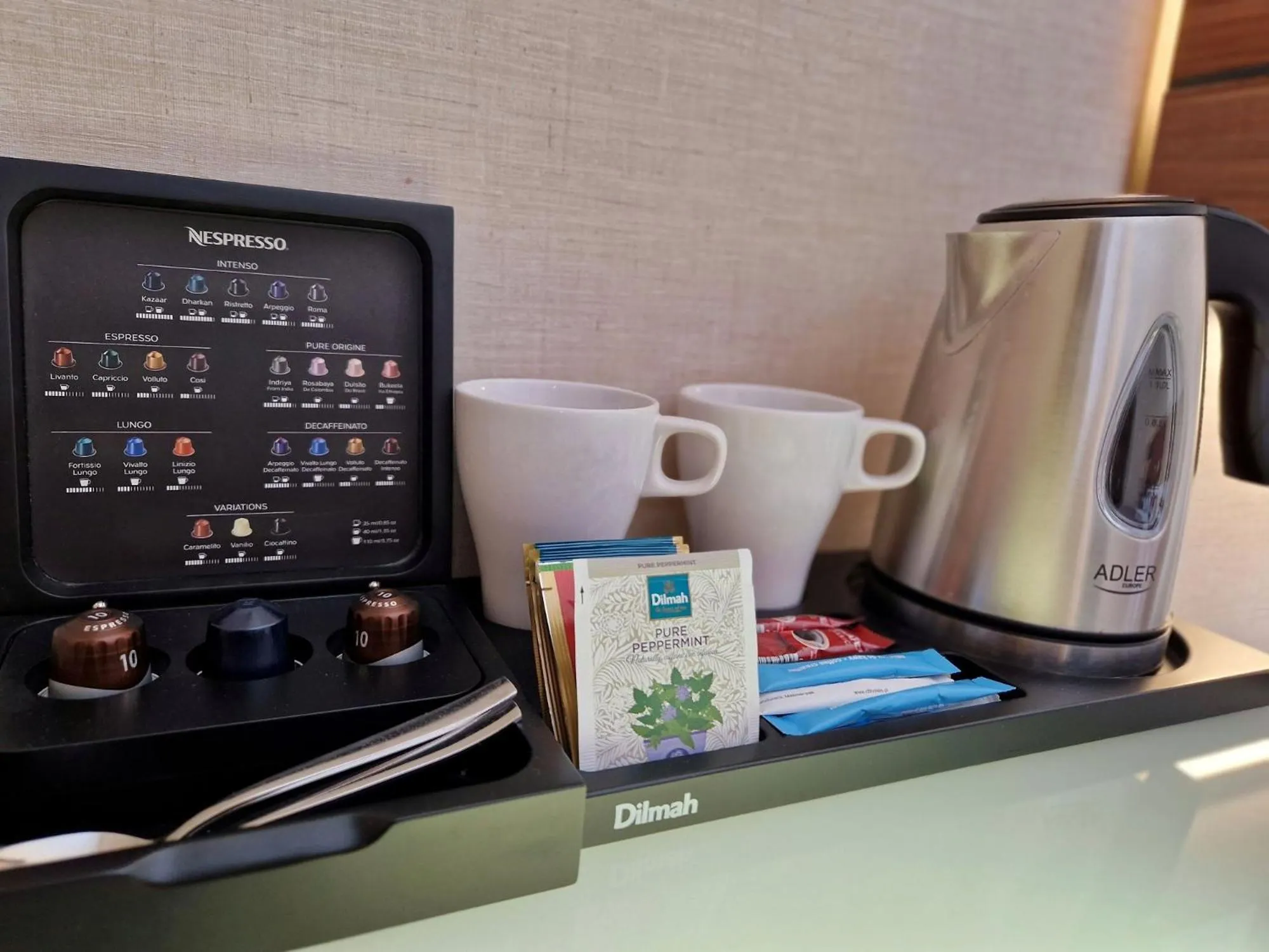 Coffee/tea facilities in Warsaw Plaza Hotel