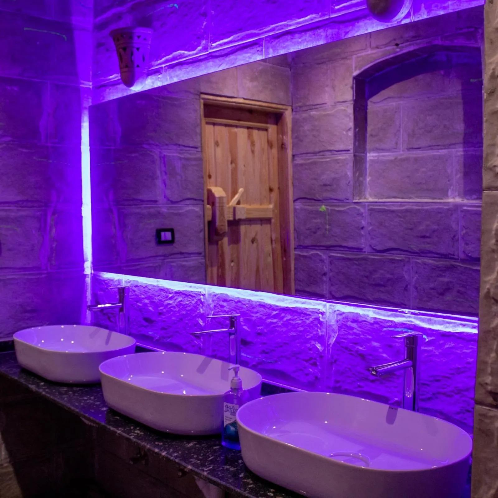 ACHERTOD Nubian House