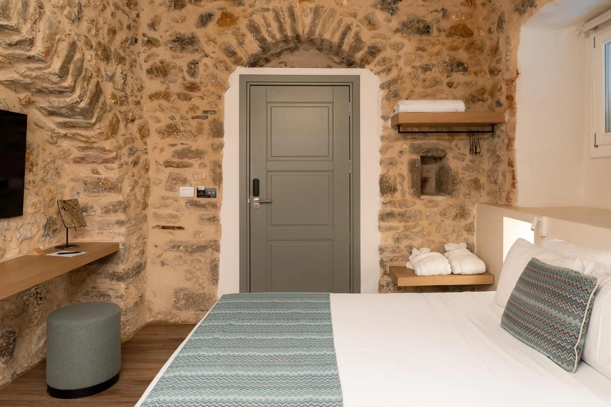 Bedroom, Bed in YeeOn Boutique Hotel, Gythio - Historic Hotels of Europe
