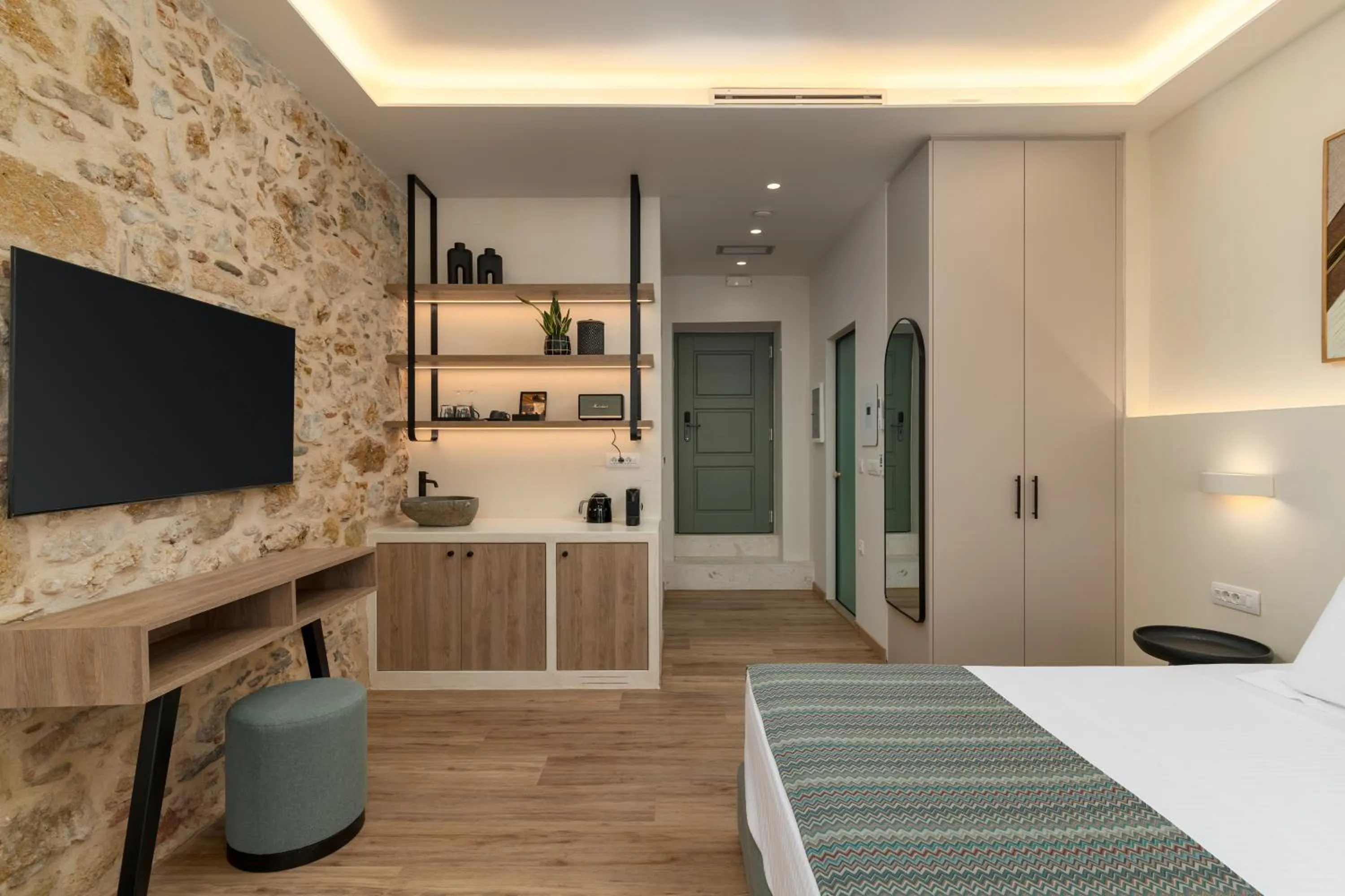 Bedroom, Bed in YeeOn Boutique Hotel, Gythio - Historic Hotels of Europe