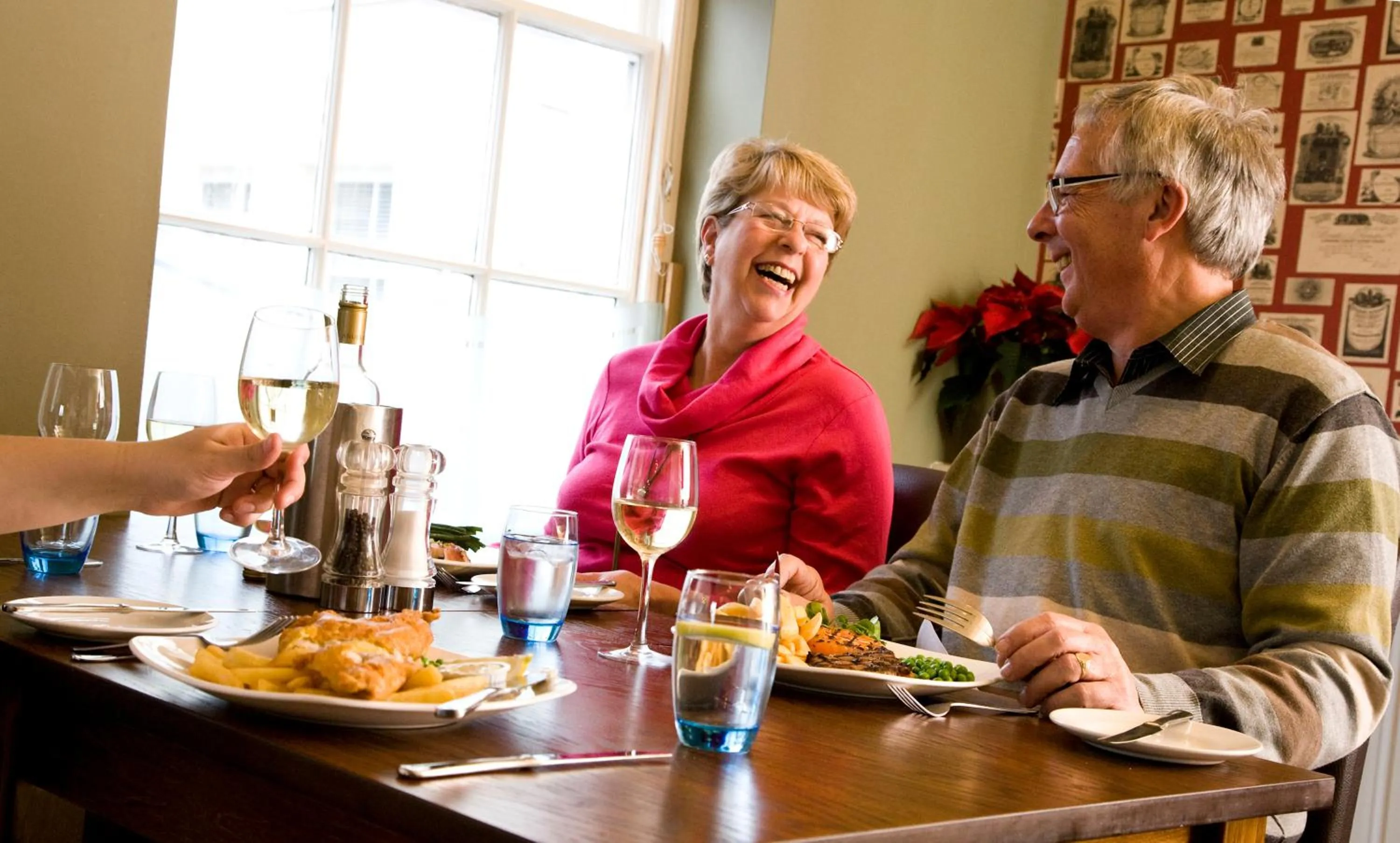 Restaurant/places to eat in Royal Hotel