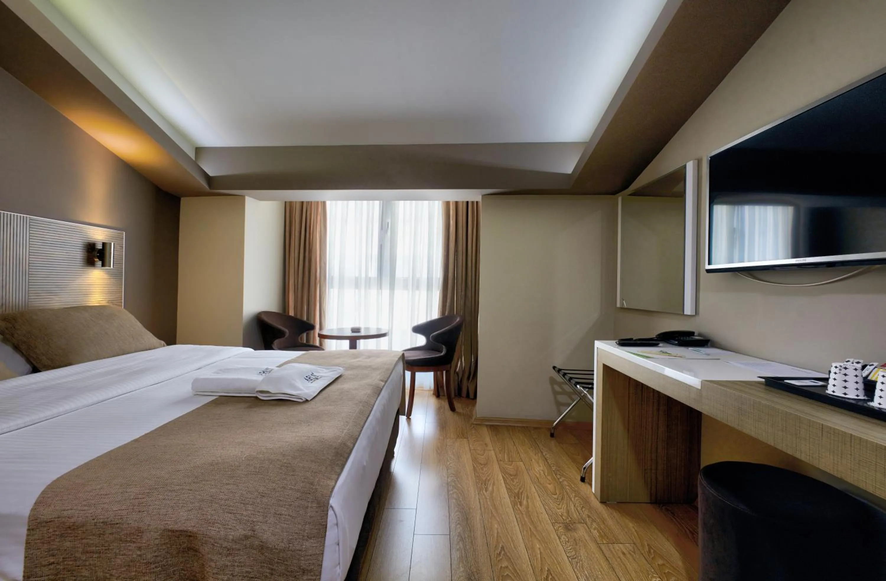 TV and multimedia, Bed in Arus Hotel