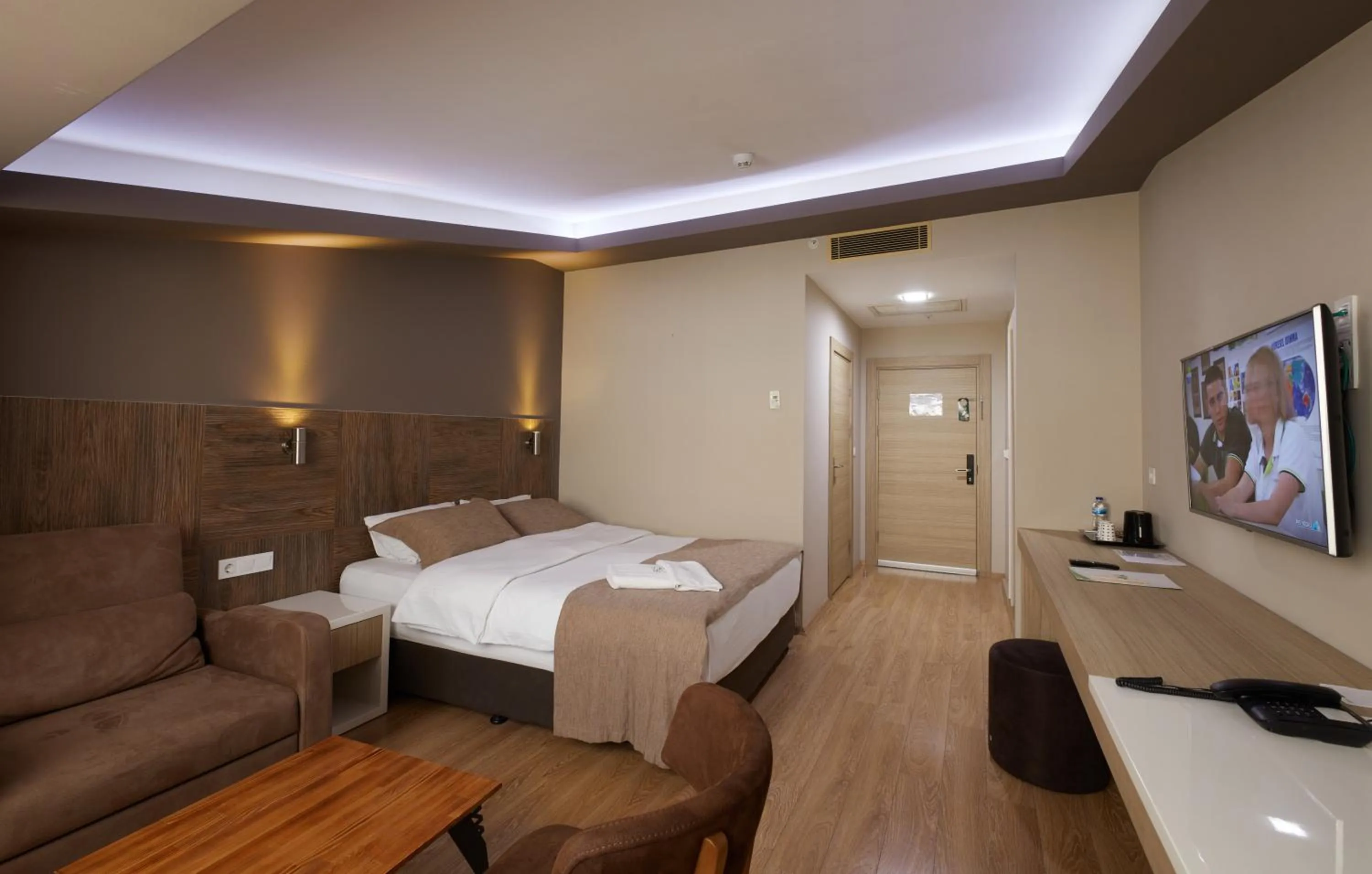 Photo of the whole room, Bed in Arus Hotel