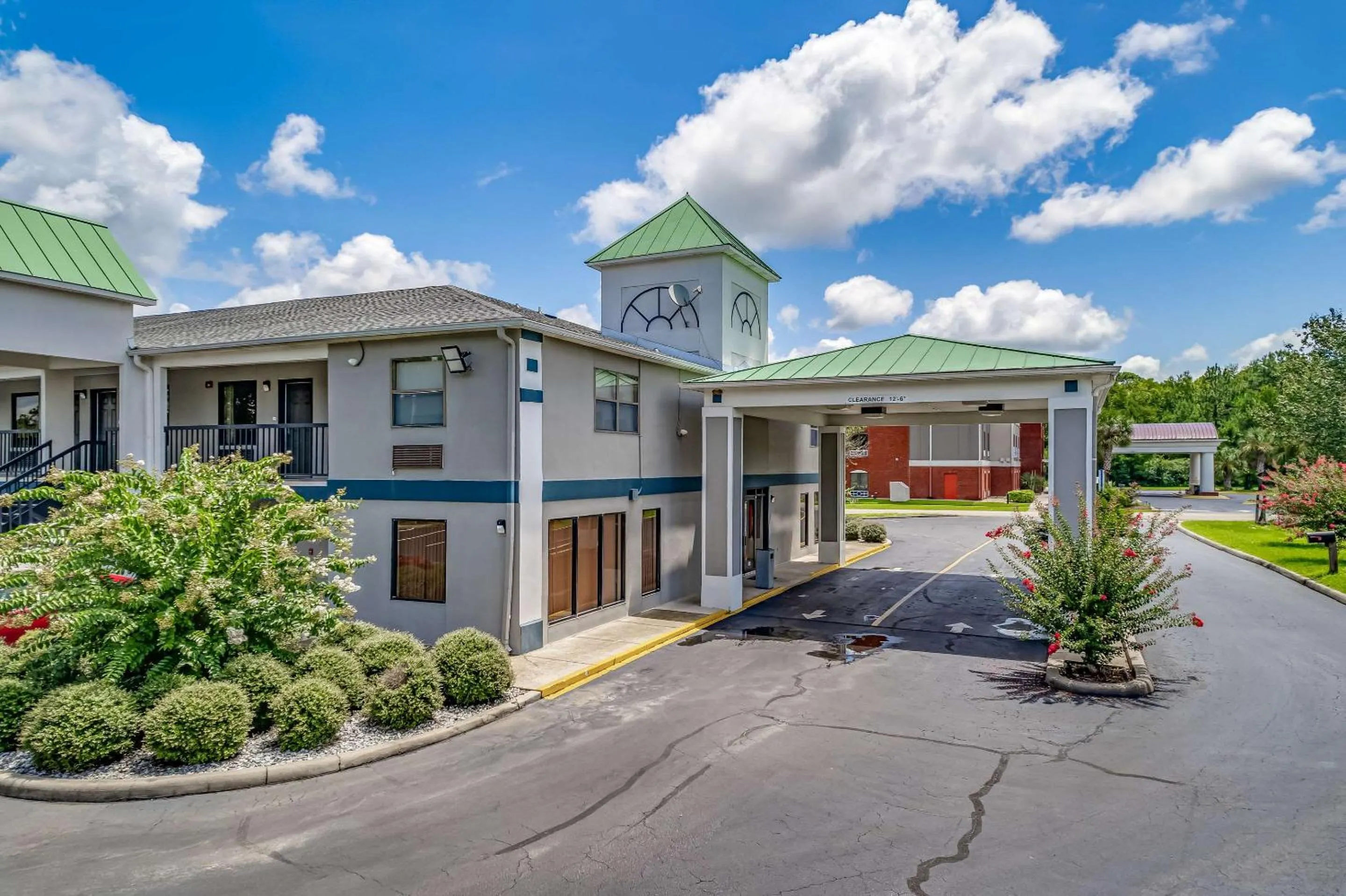 Property building in Quality Inn Quincy - Tallahassee West