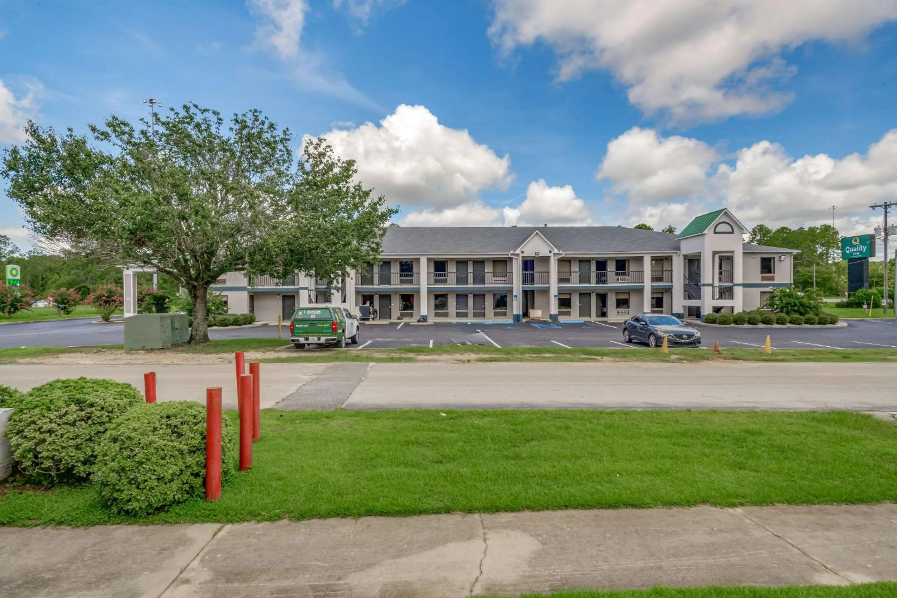 Property building in Quality Inn Quincy - Tallahassee West