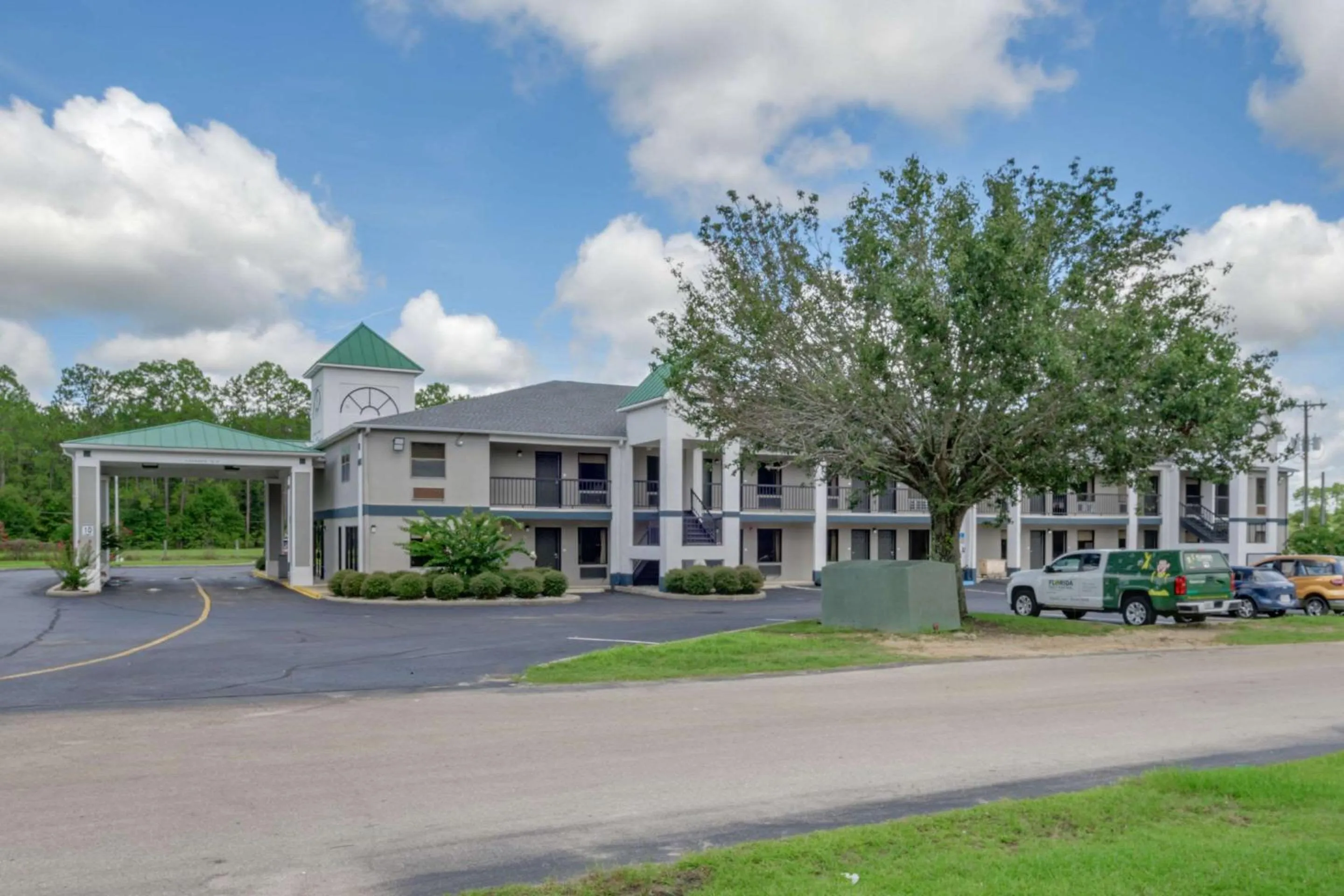 Property building in Quality Inn Quincy - Tallahassee West