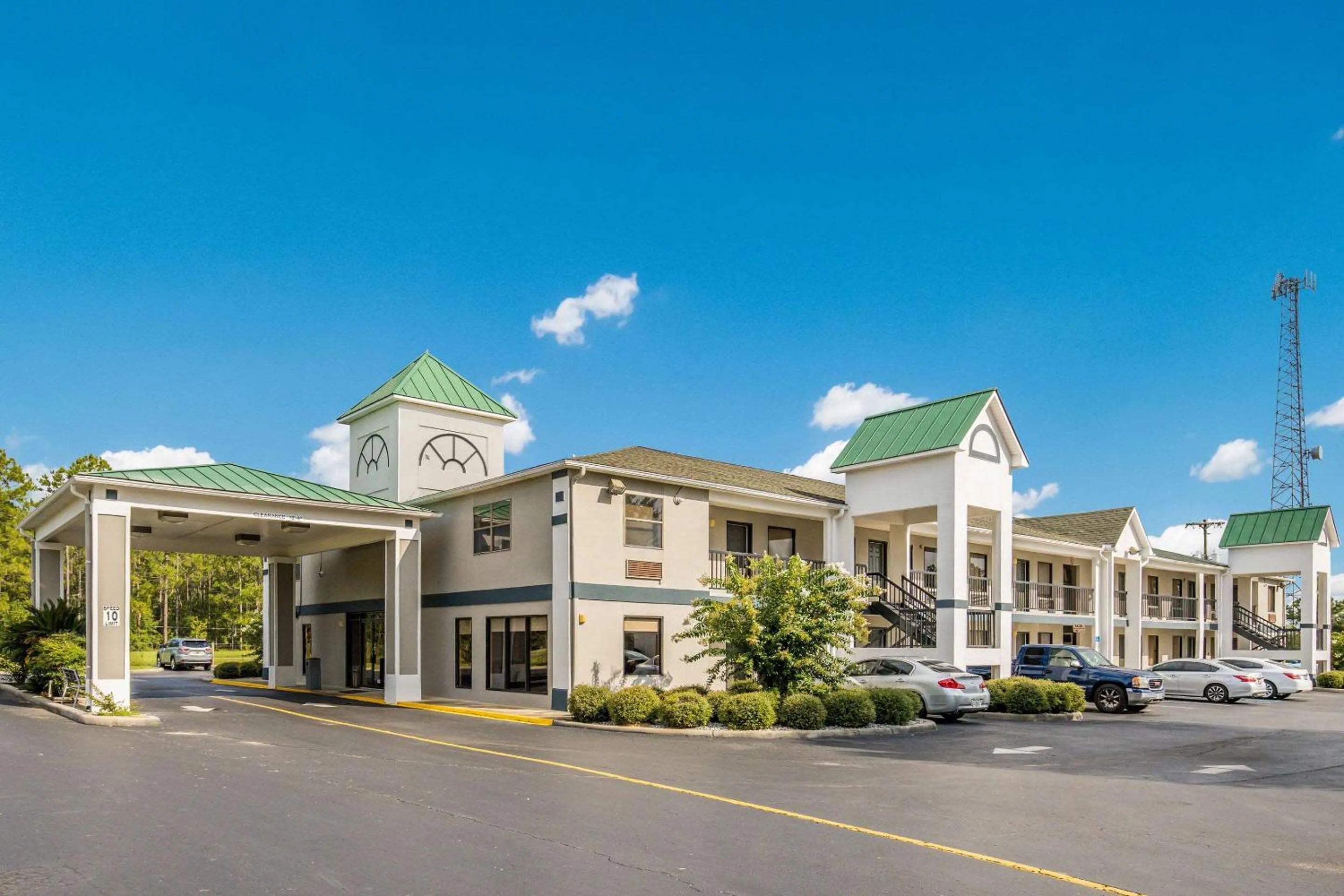 Property building in Quality Inn Quincy - Tallahassee West