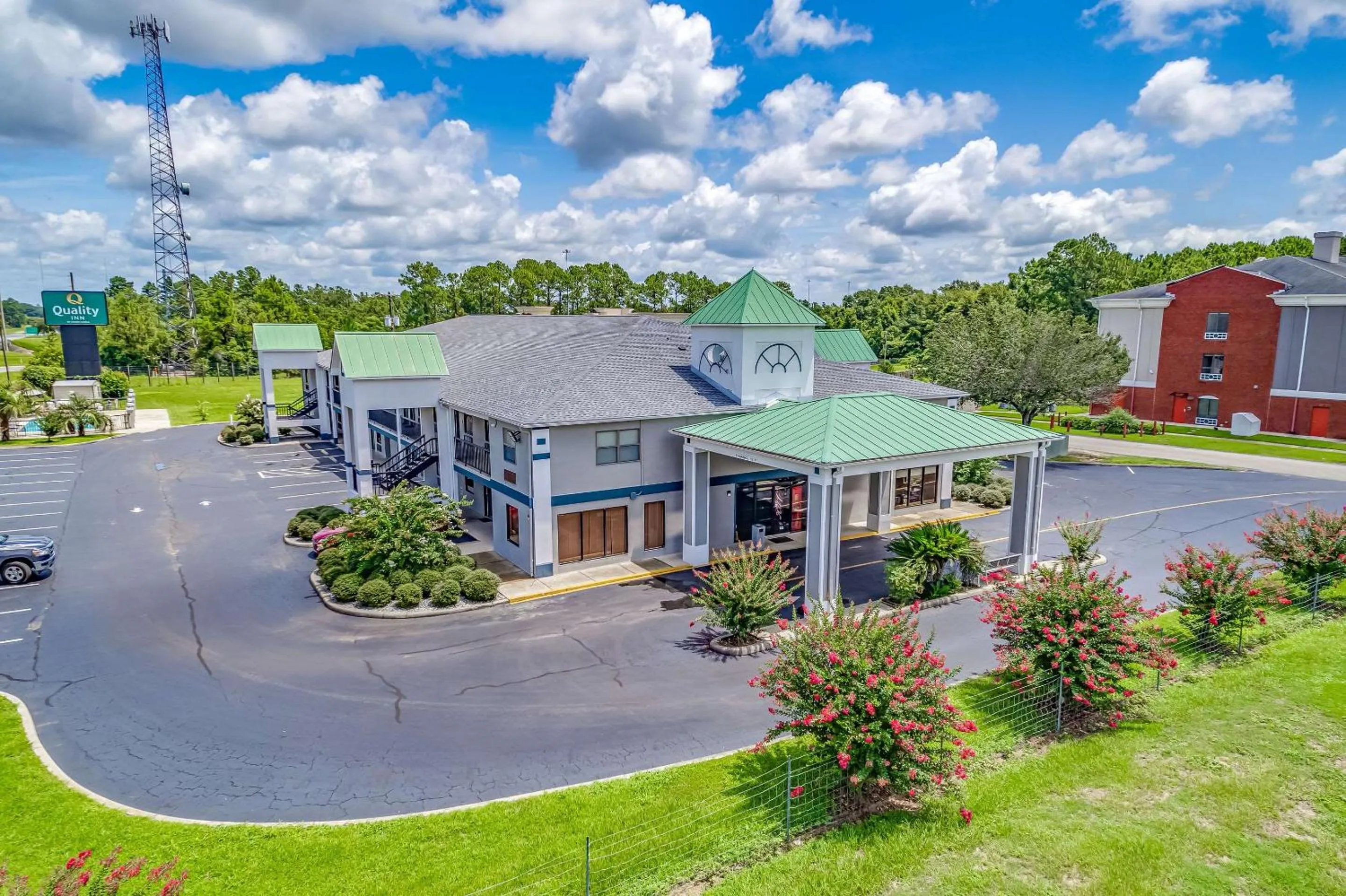 Property building in Quality Inn Quincy - Tallahassee West