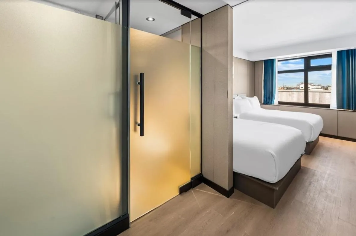 Bed in Ly New York Hotel