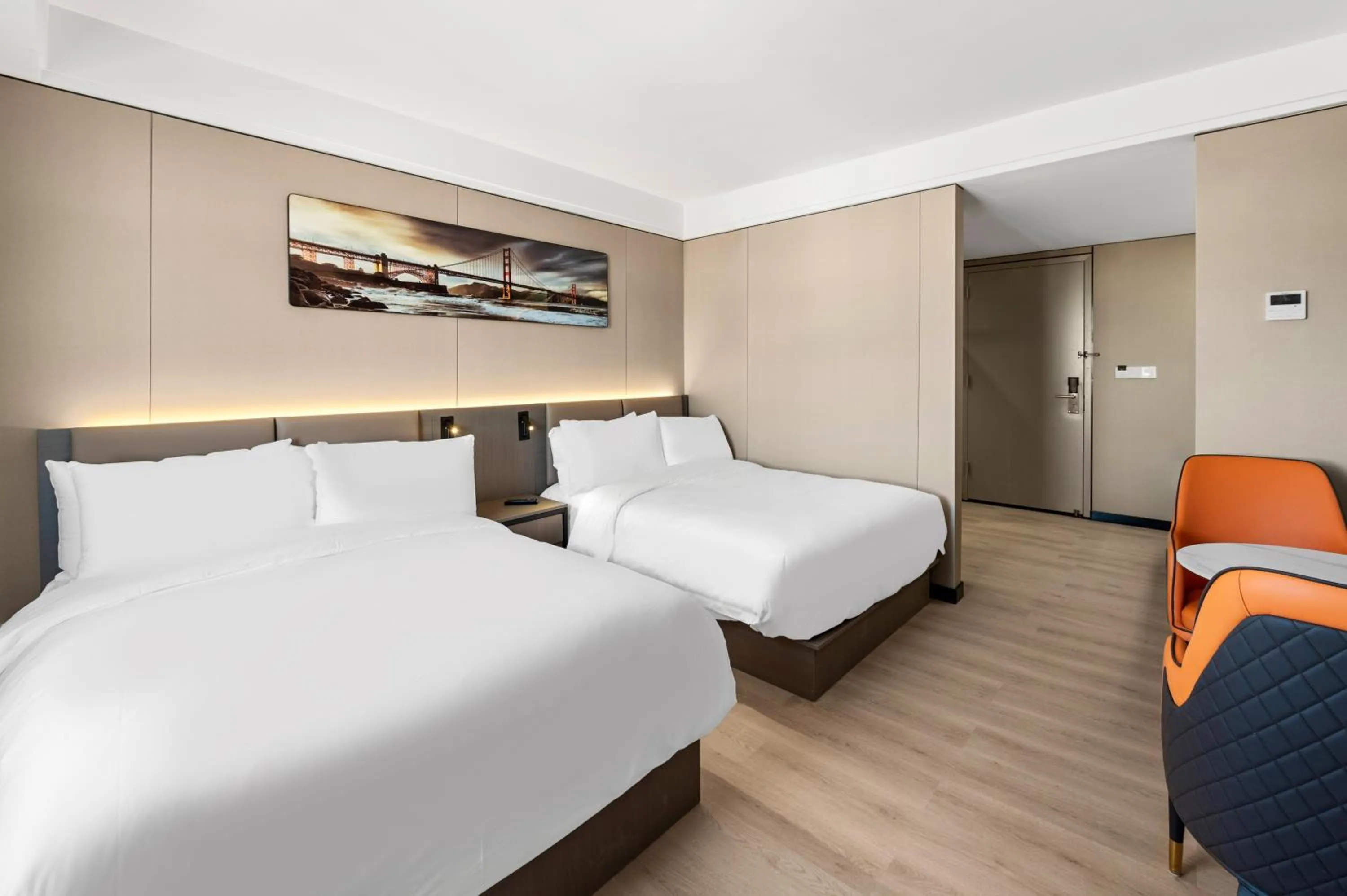 Photo of the whole room, Bed in Ly New York Hotel