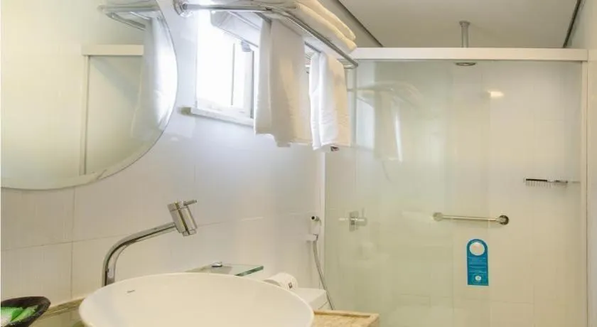 Bathroom in Profissionalle Hotel São Luís