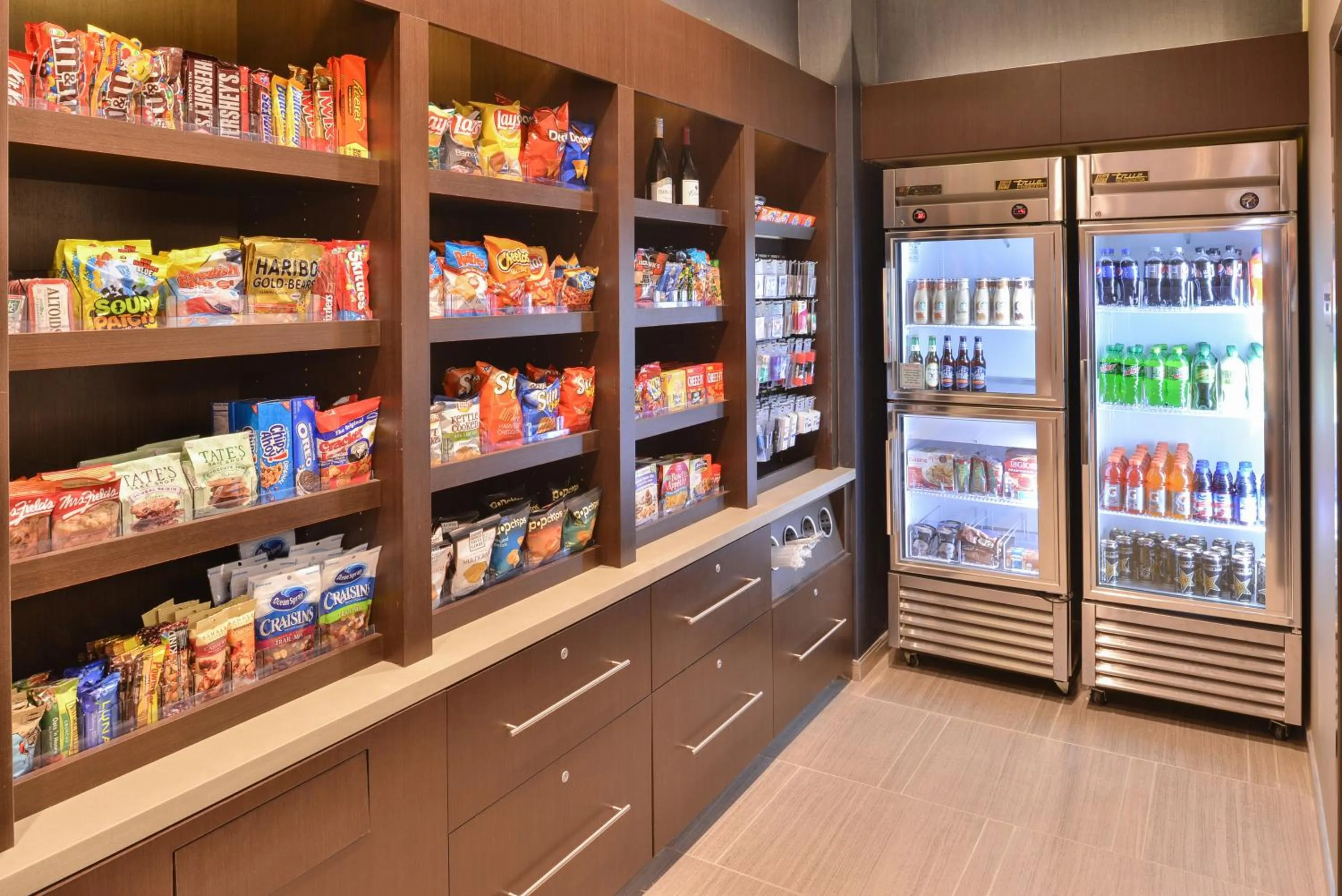 On-site shops in SpringHill Suites by Marriott Raleigh Cary