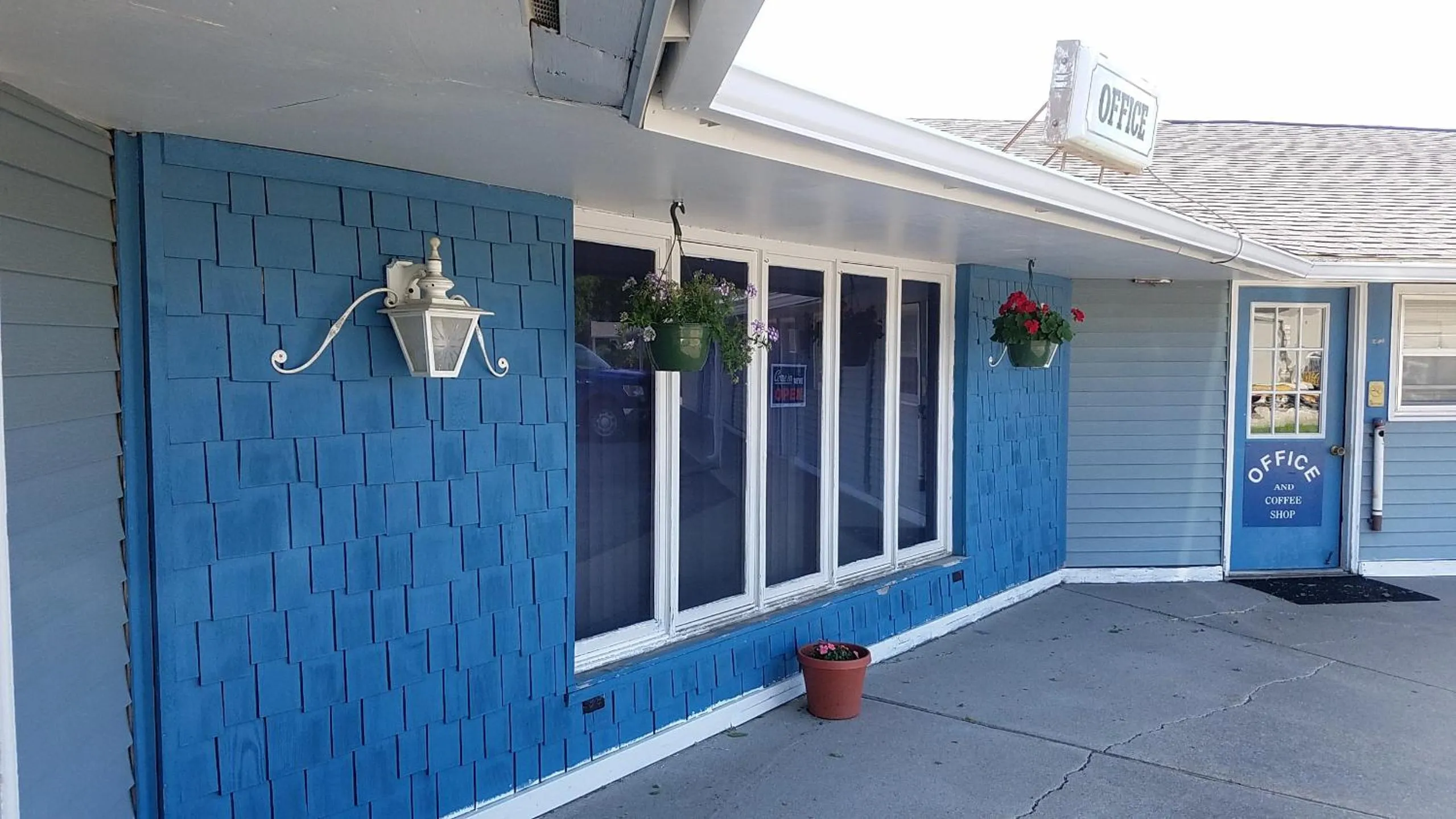 Property building in Burr Oak Motel