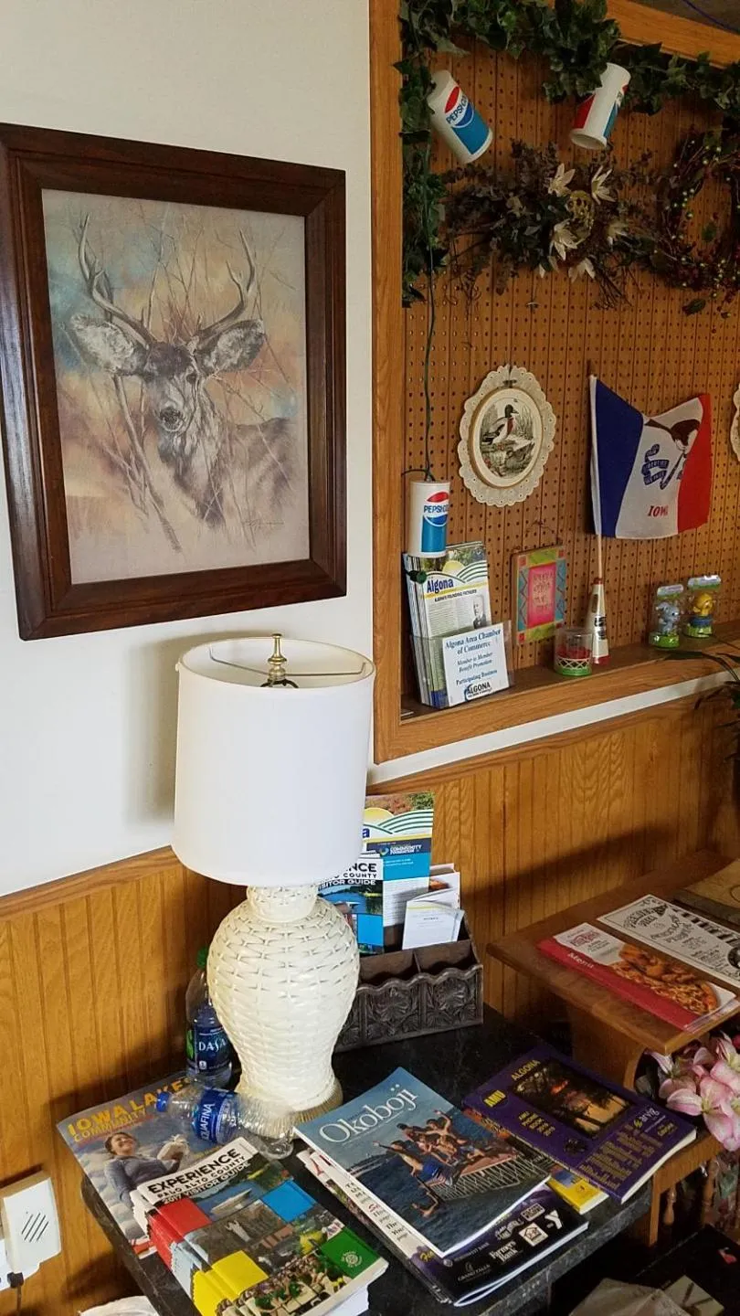 Lobby or reception in Burr Oak Motel