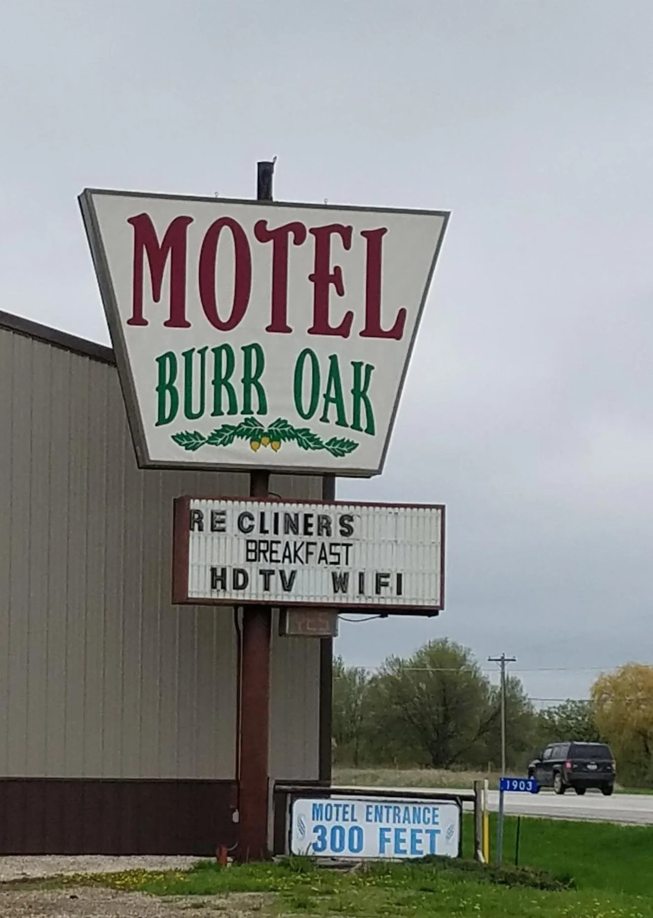 Logo/Certificate/Sign in Burr Oak Motel