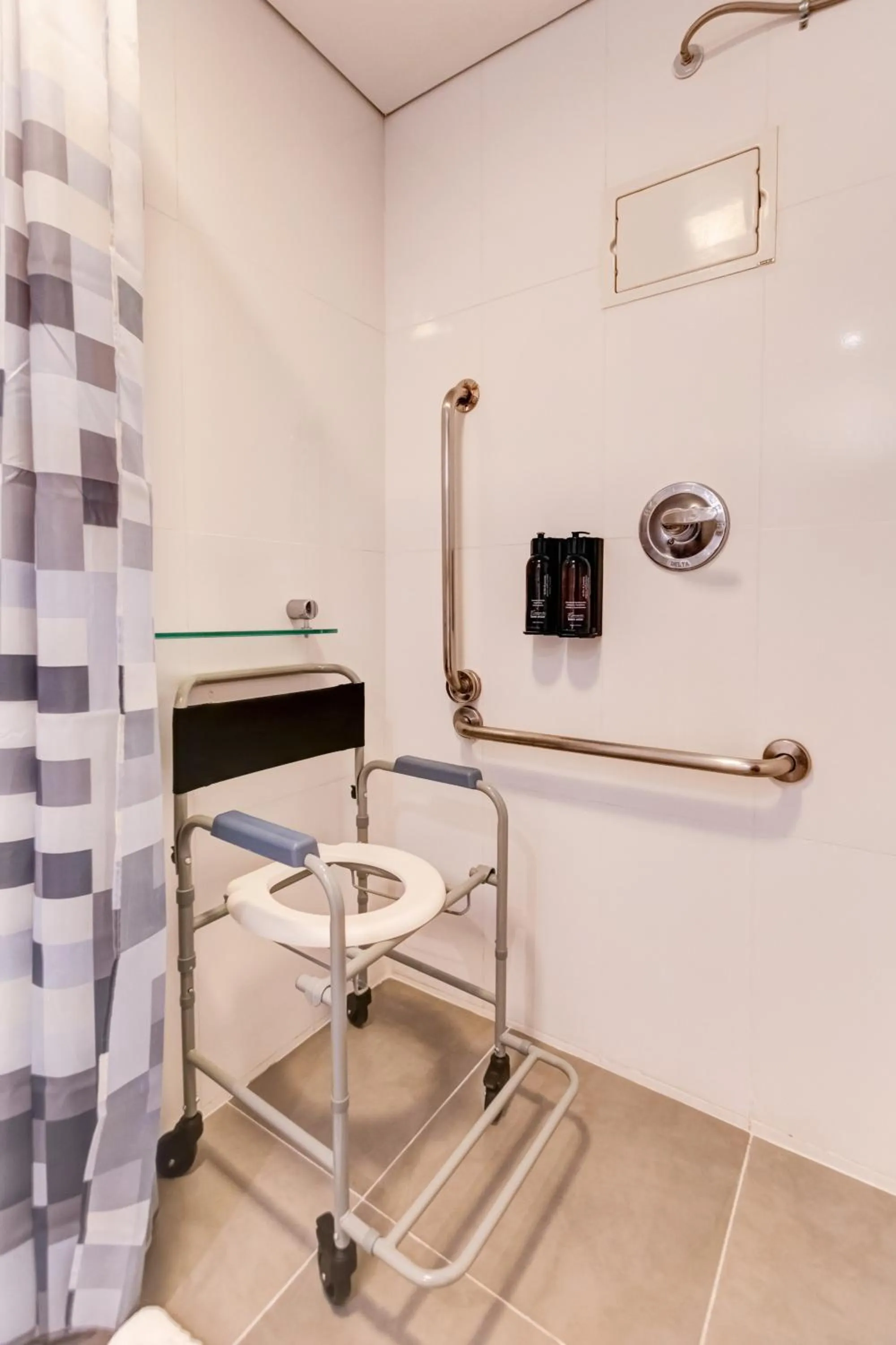 Bathroom in Allia Gran Pampulha Suites