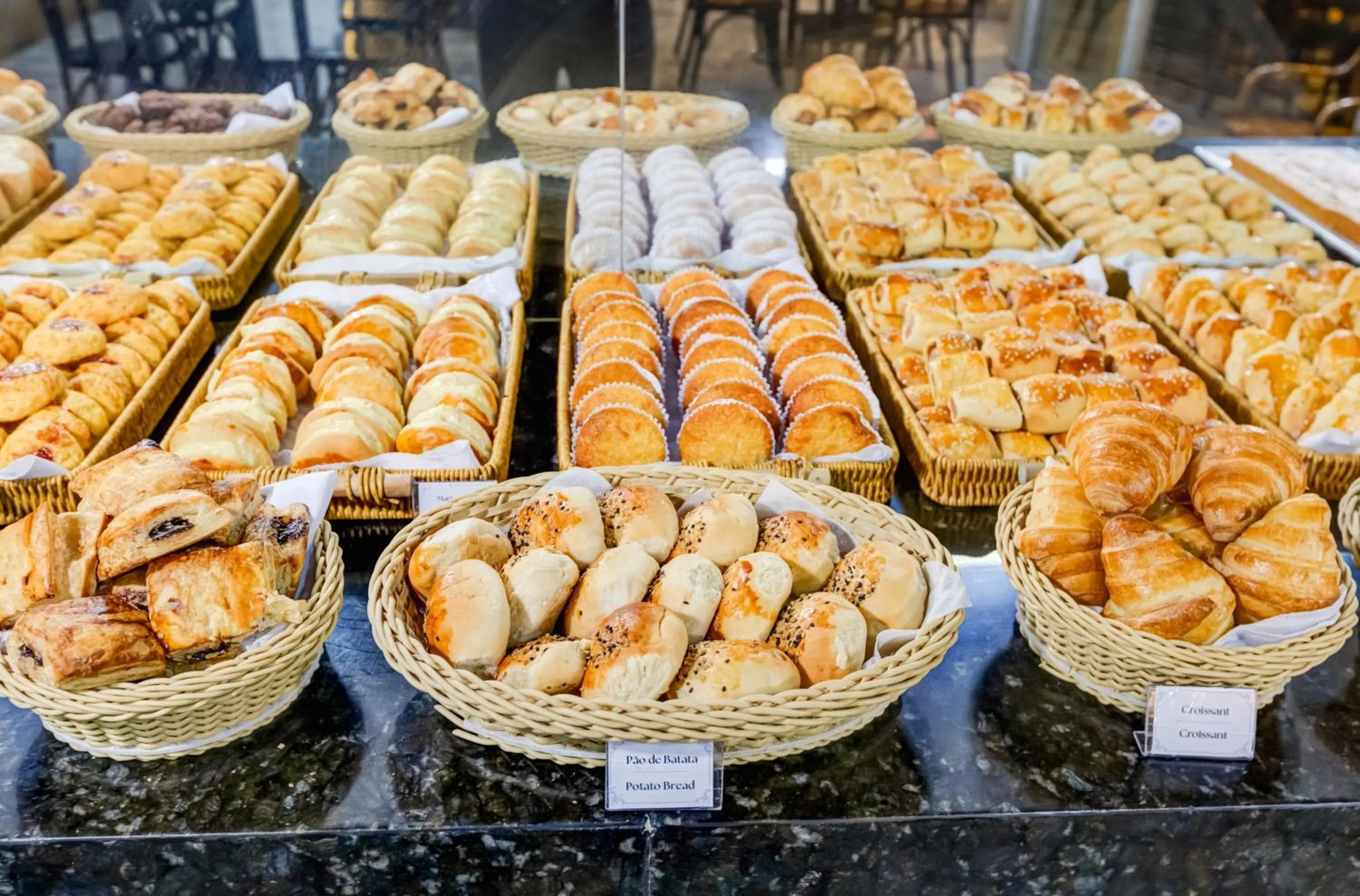 Breakfast in Allia Gran Pampulha Suites
