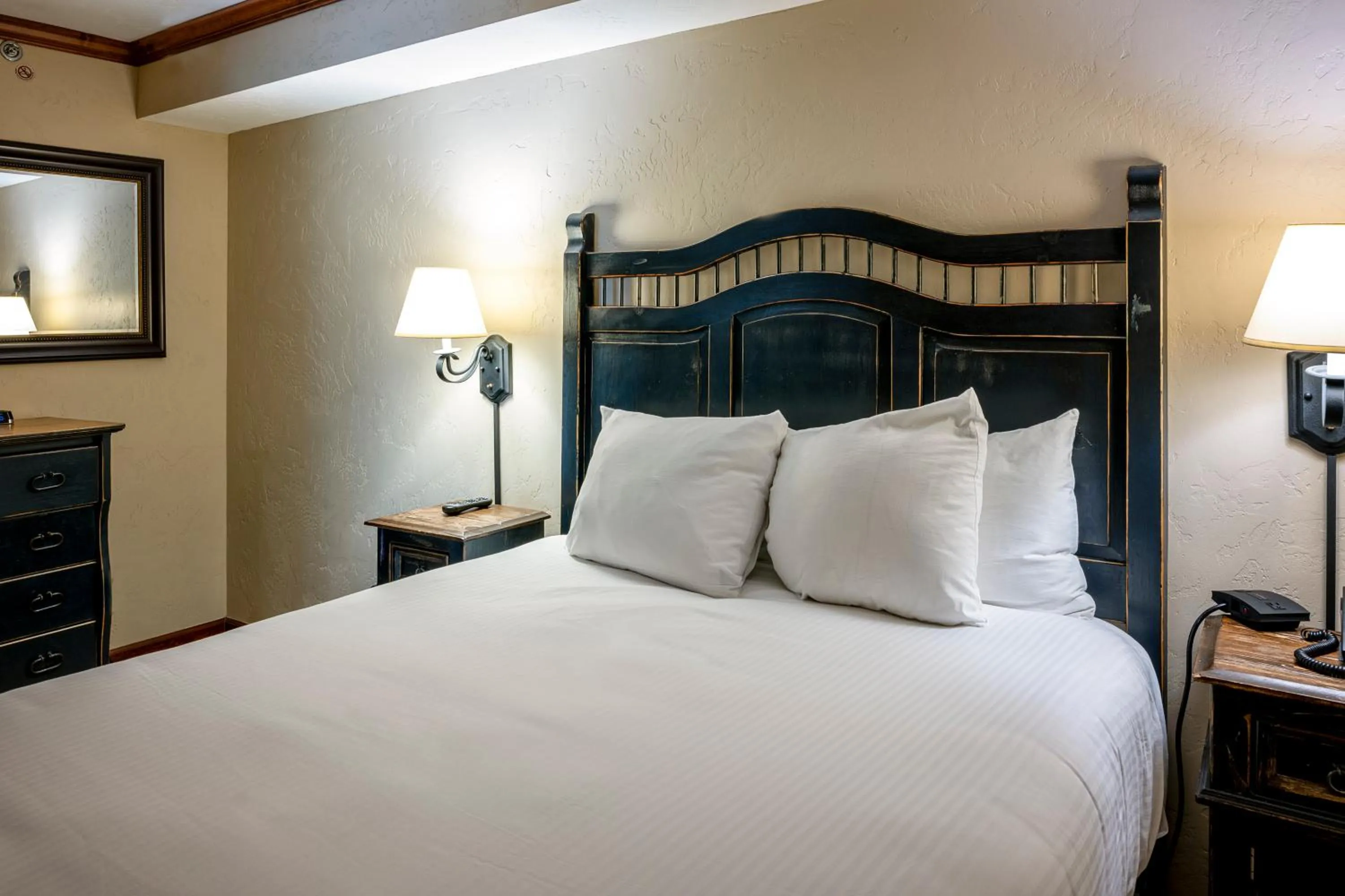 Bedroom, Bed in Beaver Run Resort