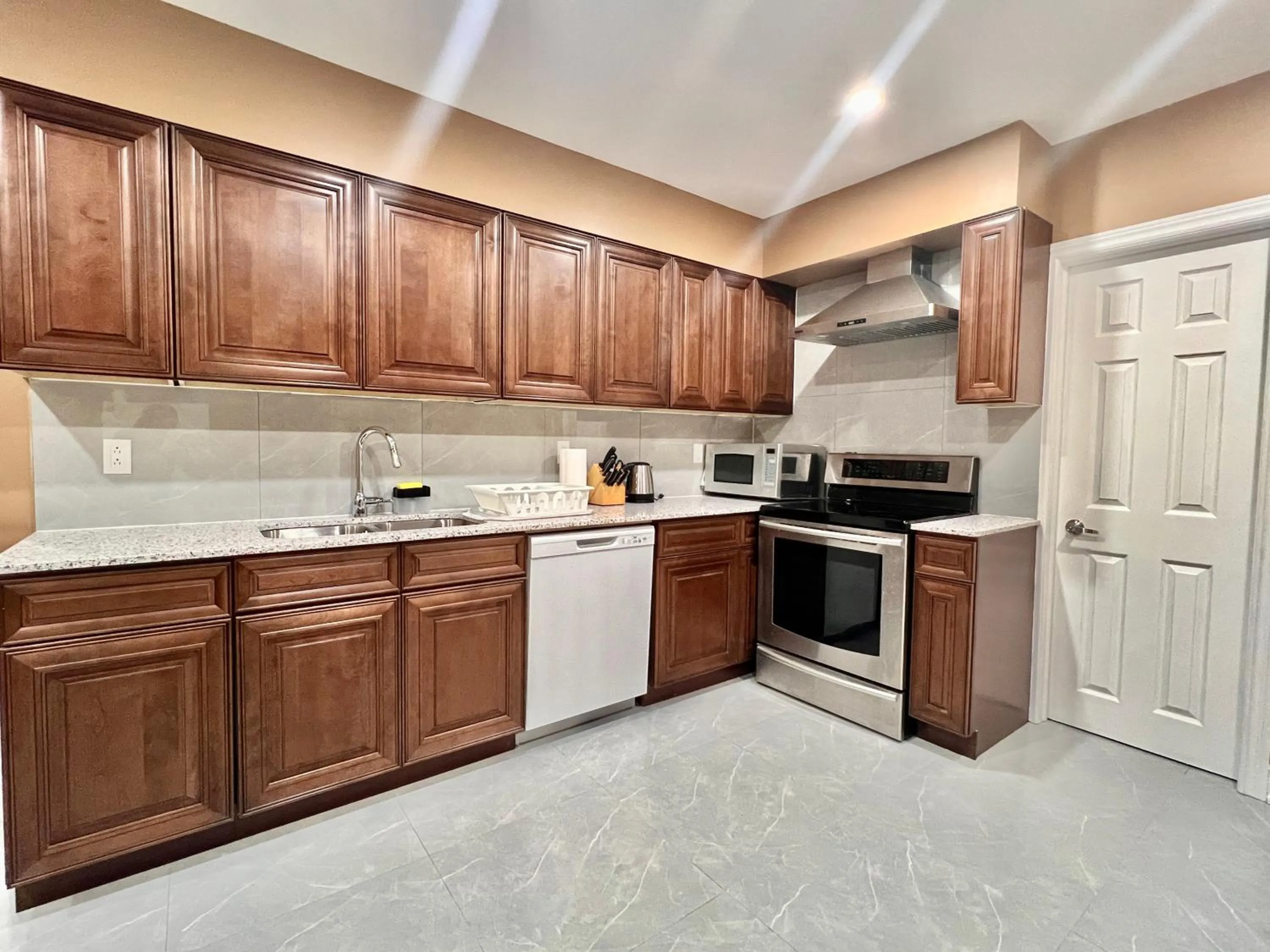 Kitchen or kitchenette in Upgraded Rooms with Bath 7-min to Subway Near Downsview Rogers Stadium