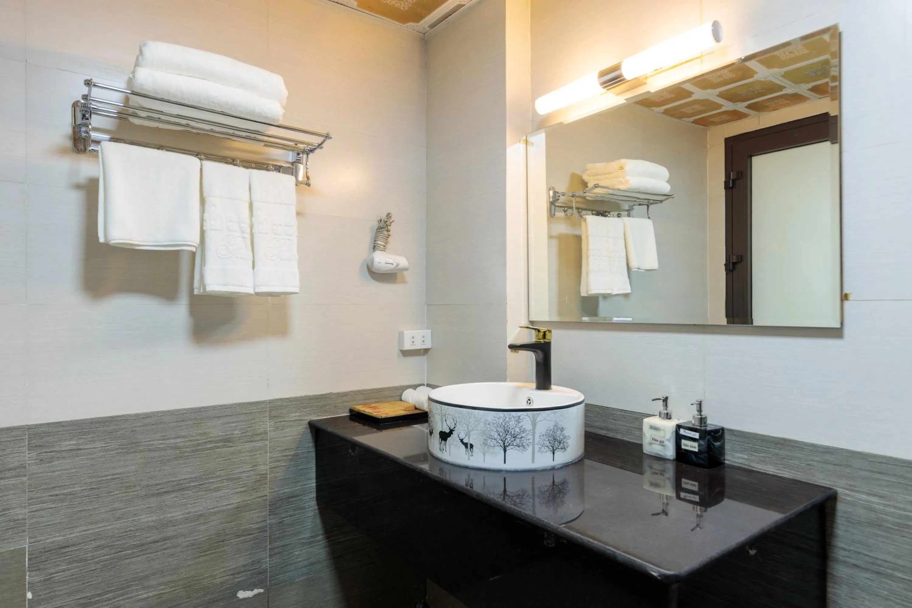 Bathroom in Babeeni Family Hotel Sapa