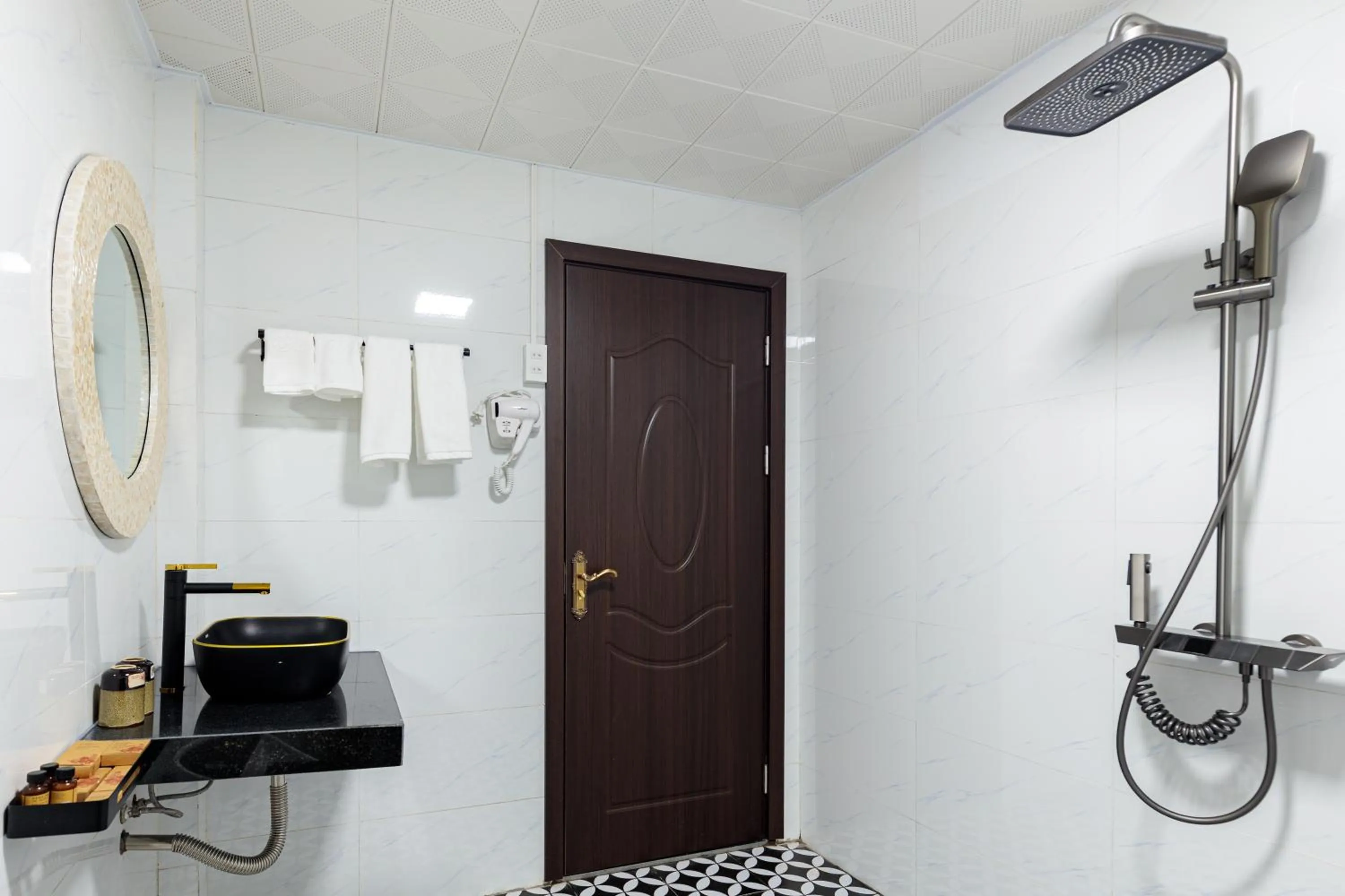 Bathroom in Babeeni Family Hotel Sapa