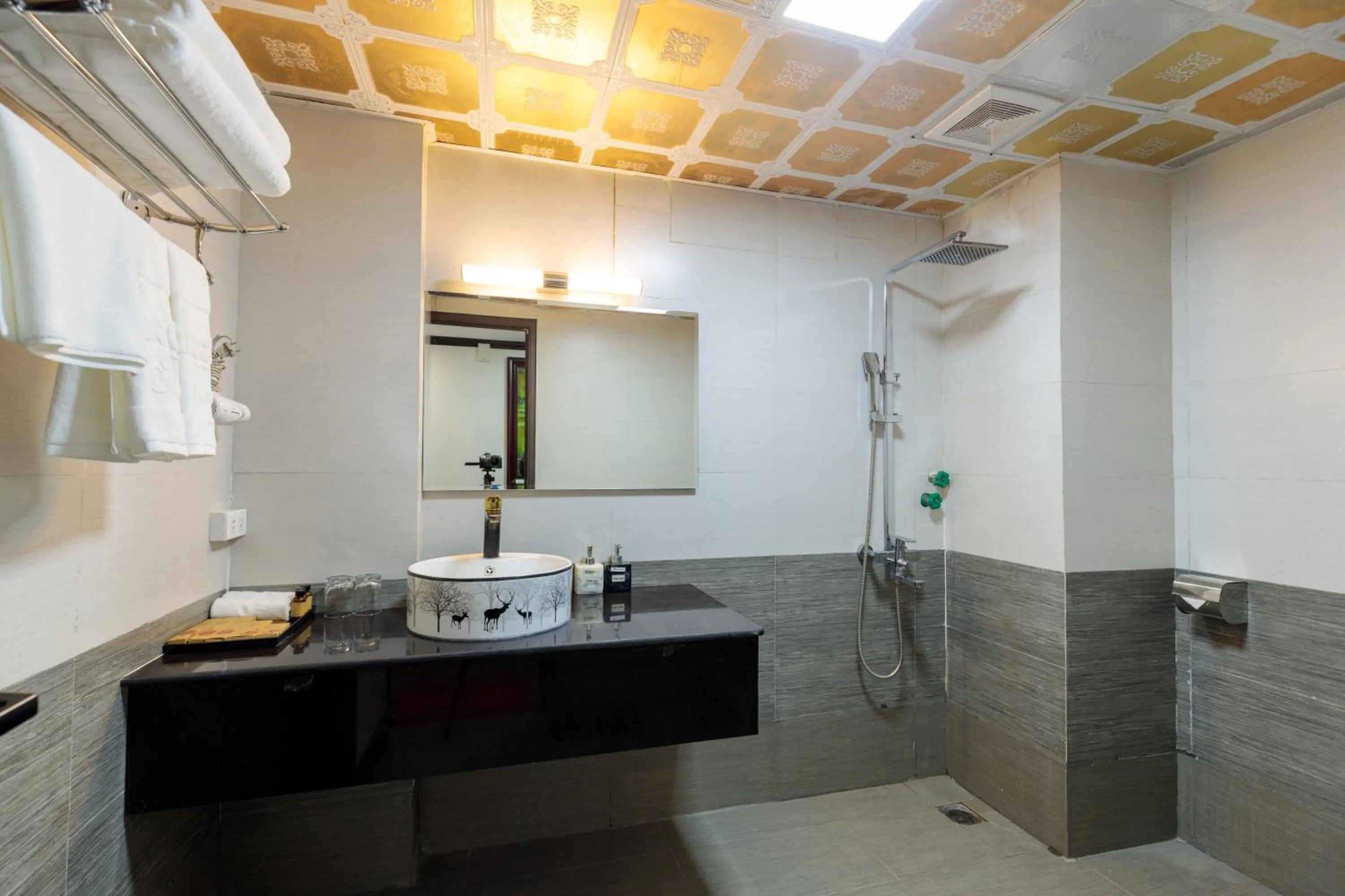 Bathroom in Babeeni Family Hotel Sapa