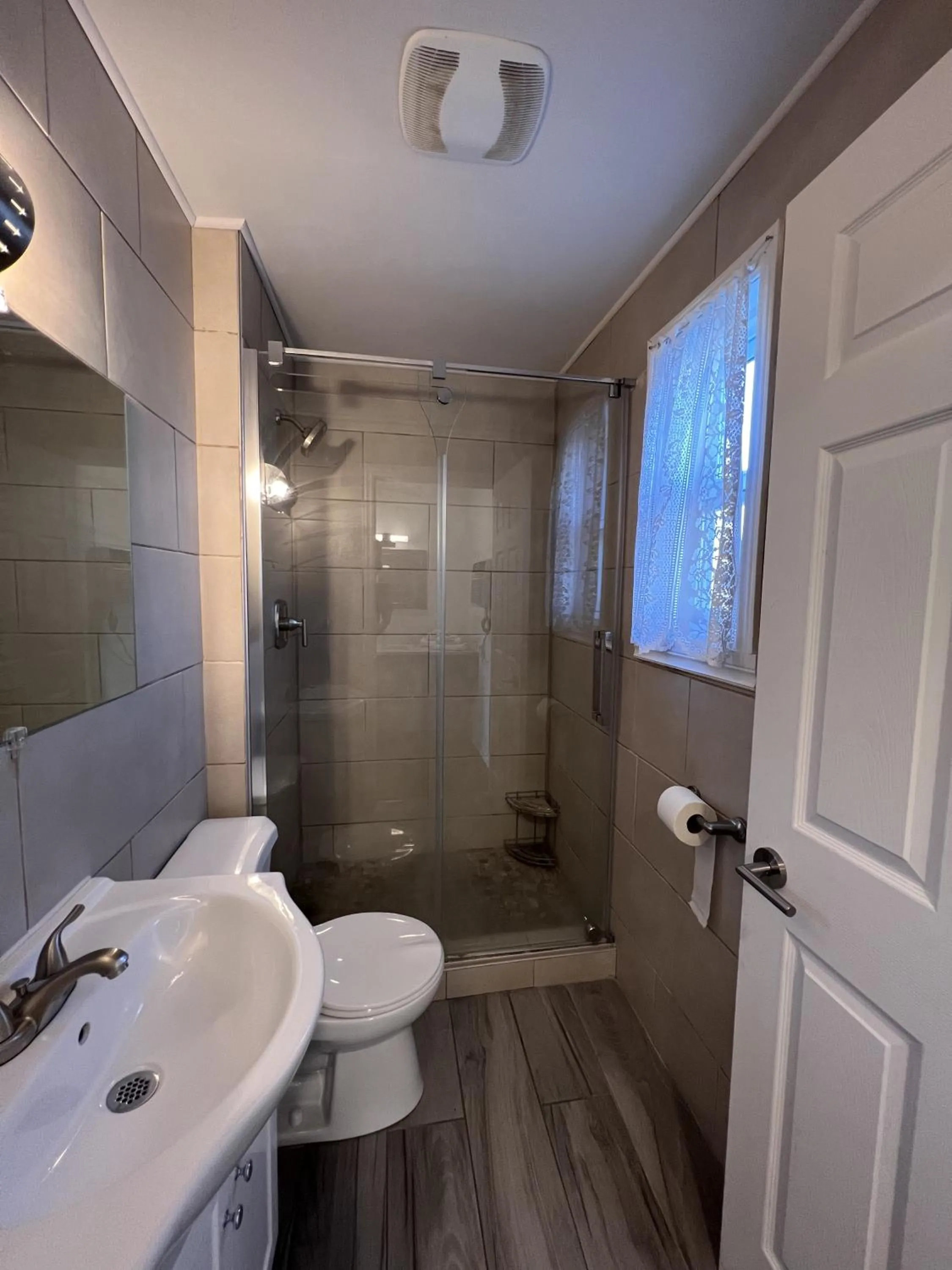 Shower in Elect Inn 5