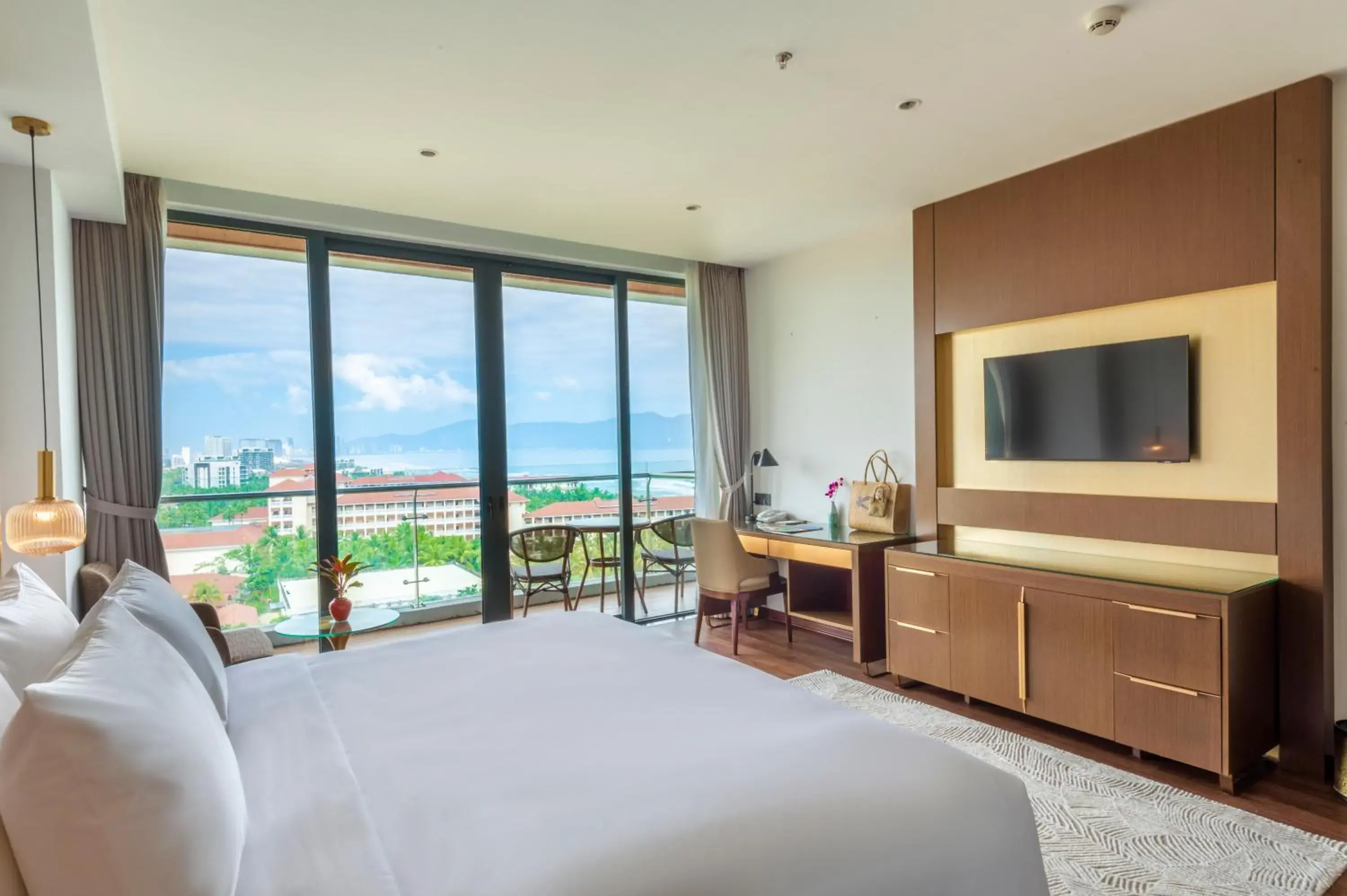 Deluxe Double Room with Balcony and Bathtub in KOI Resort & Residence Da Nang - Inclusive Spa access Deluxe Double Room with Balcony and Bathtub in KOI Resort & Residence Da Nang - Inclusive Spa access