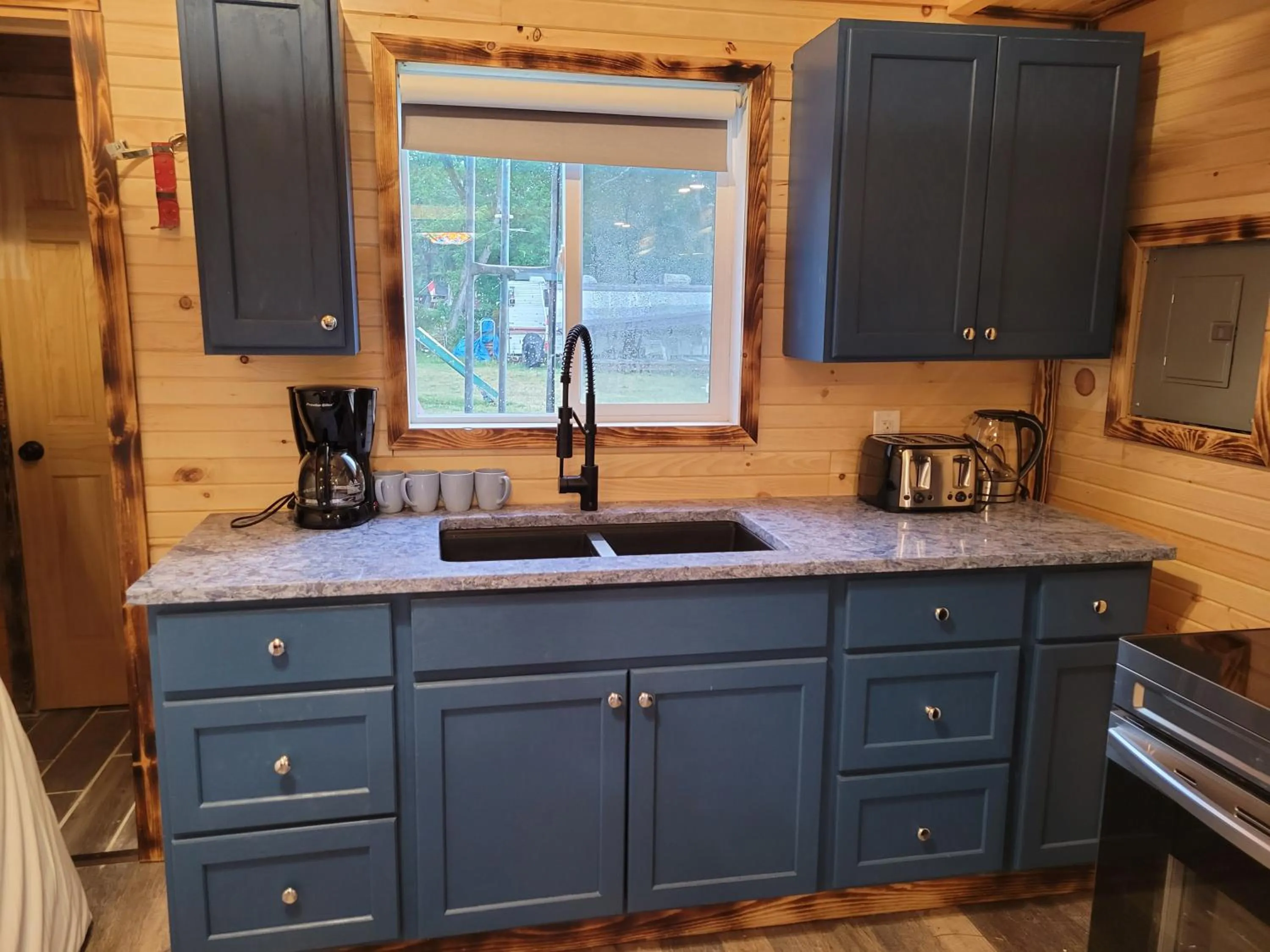 Kitchen or kitchenette in Stoneburg Cove Cottages