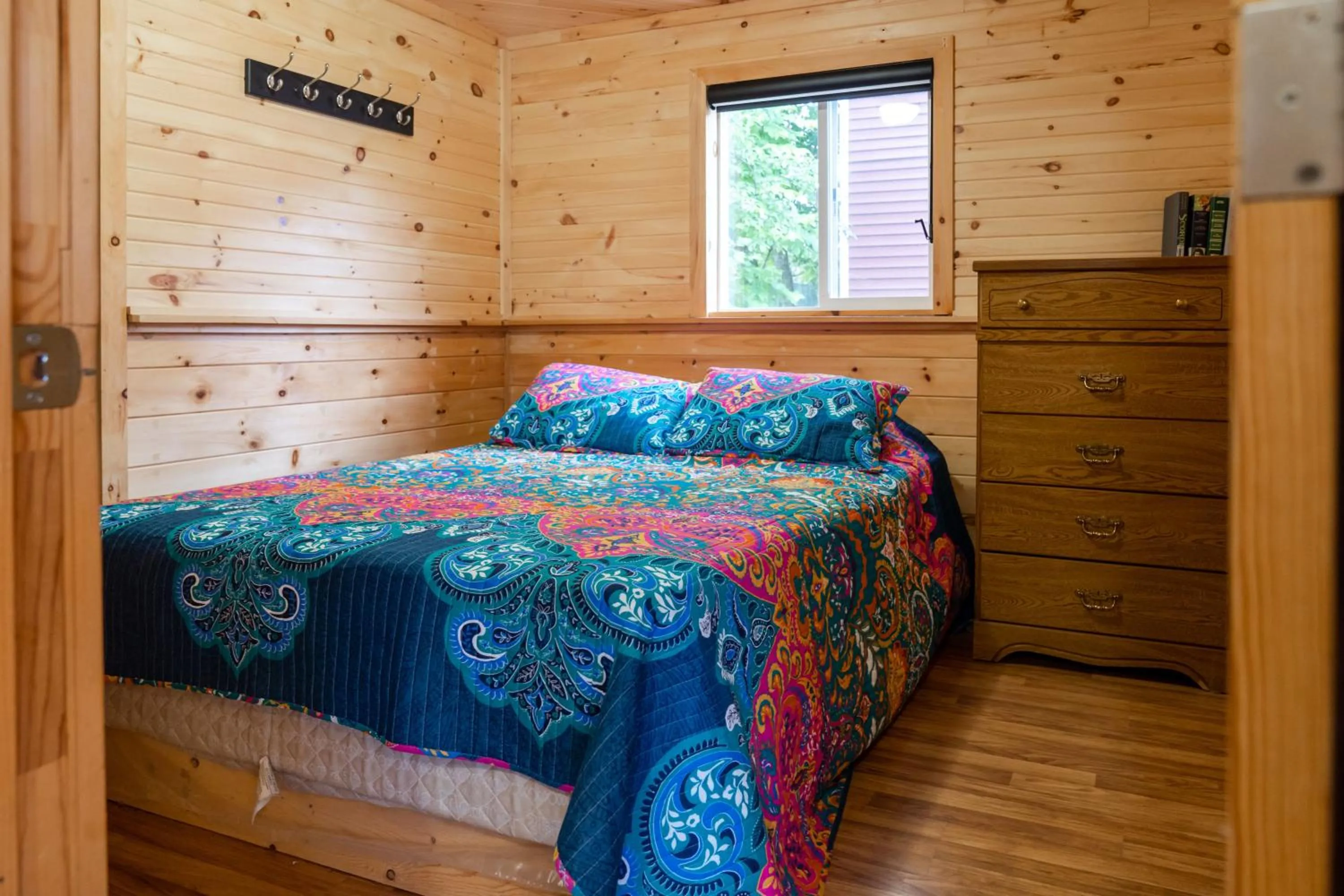 Bedroom, Bed in Stoneburg Cove Cottages
