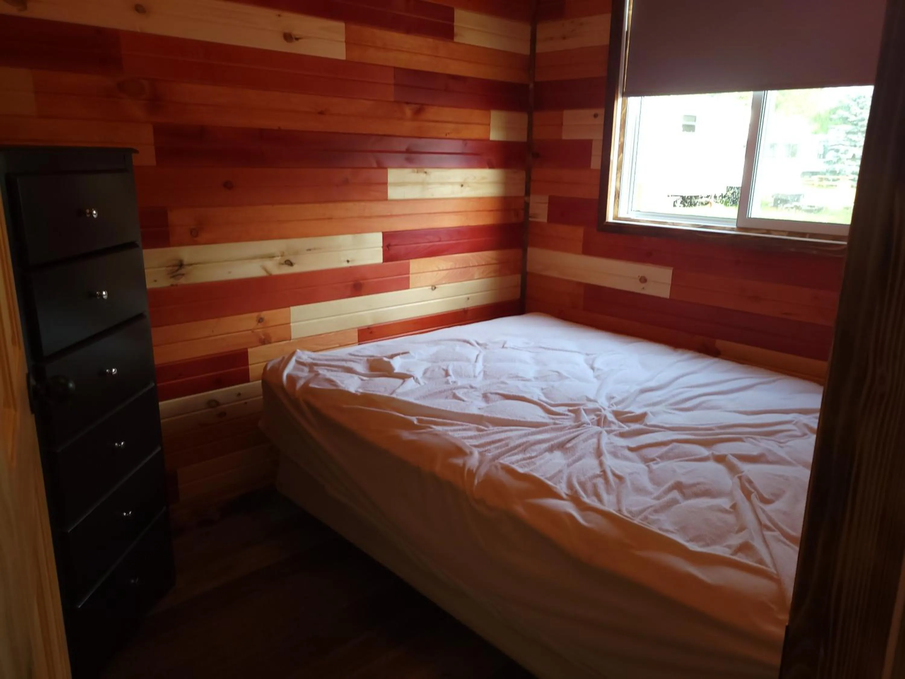 Bedroom, Bed in Stoneburg Cove Cottages