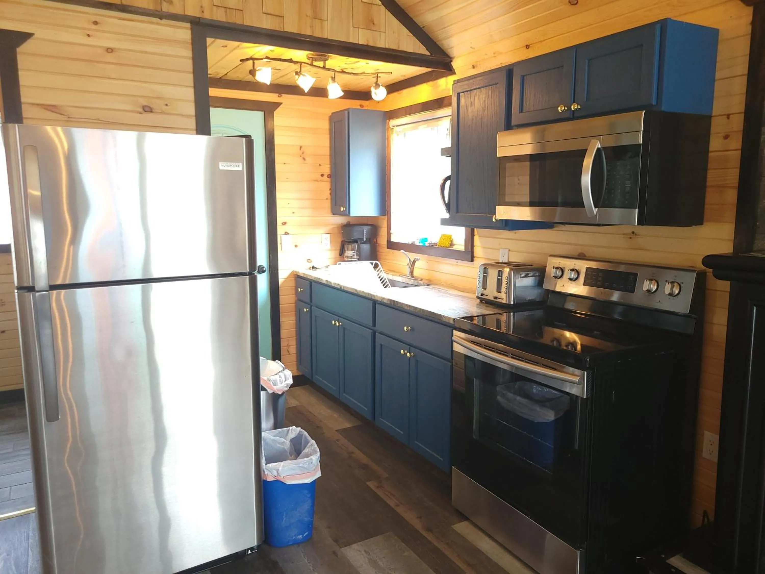 Kitchen or kitchenette in Stoneburg Cove Cottages