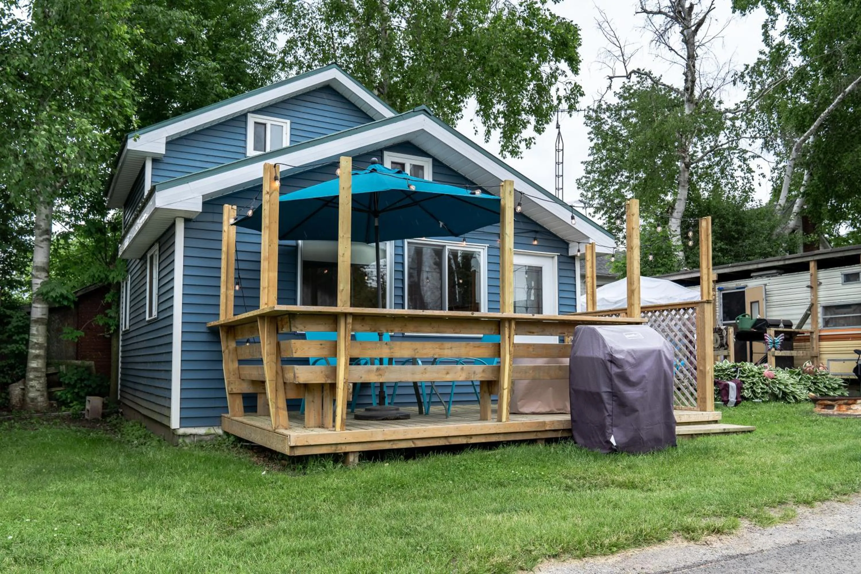 Property building in Stoneburg Cove Cottages