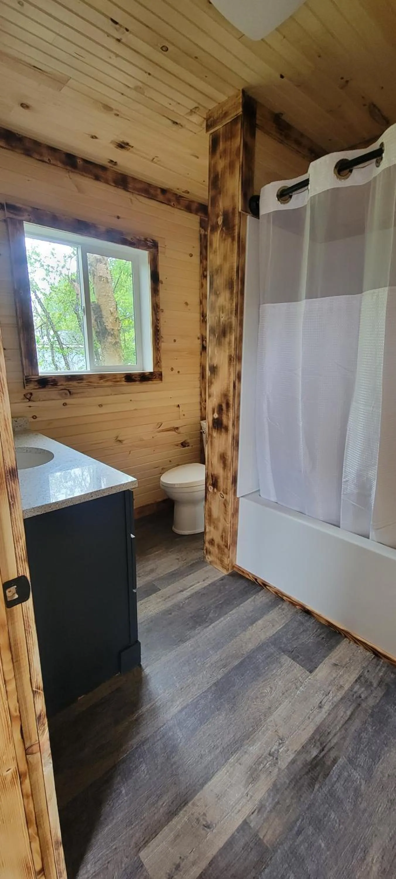 Bathroom in Stoneburg Cove Cottages