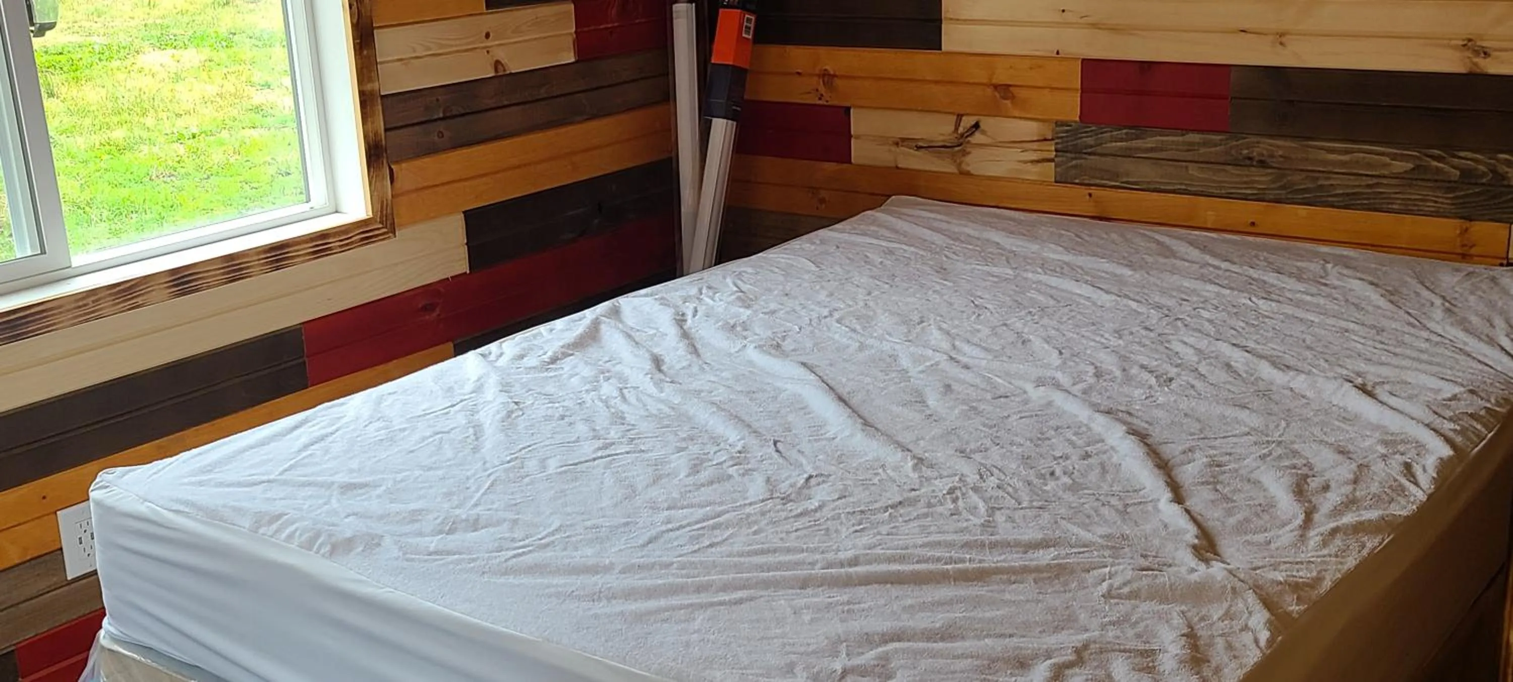 Bedroom, Bed in Stoneburg Cove Cottages