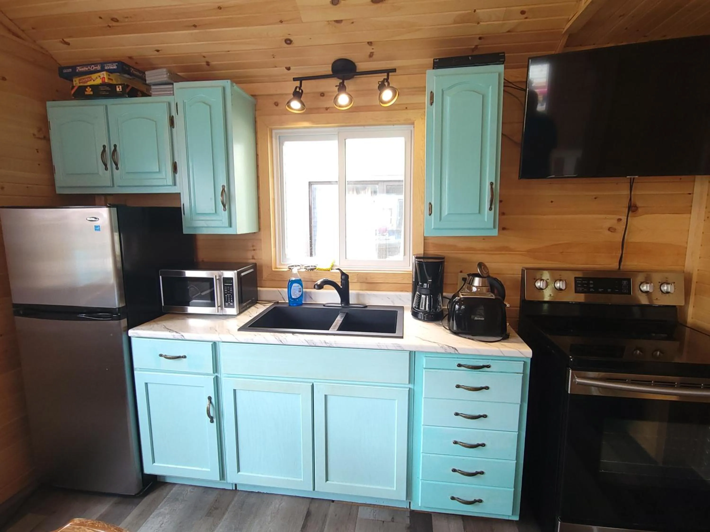 Kitchen or kitchenette in Stoneburg Cove Cottages