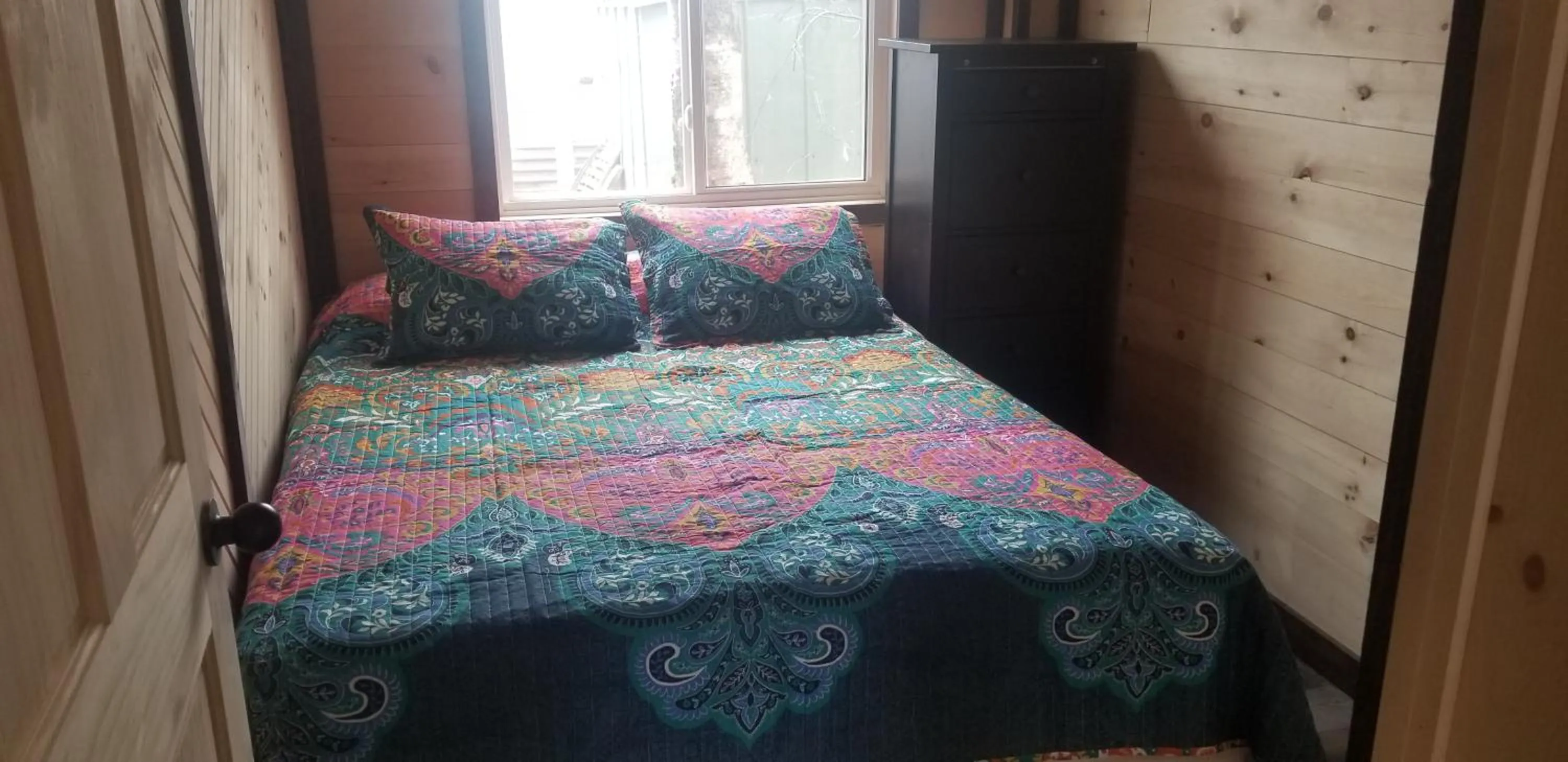 Bed in Stoneburg Cove Cottages