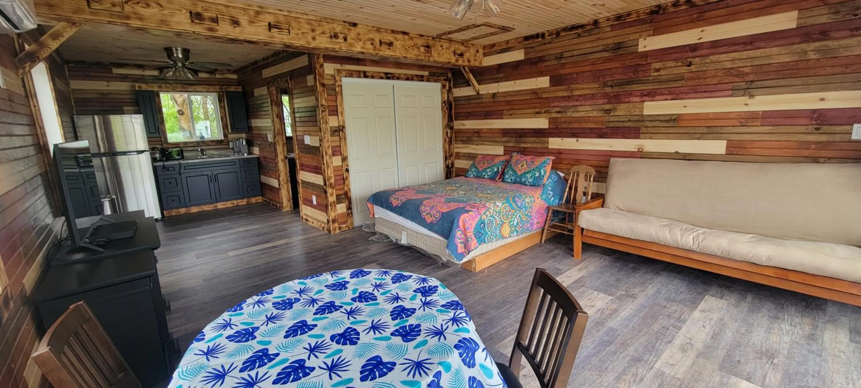 Living room, Bed in Stoneburg Cove Cottages