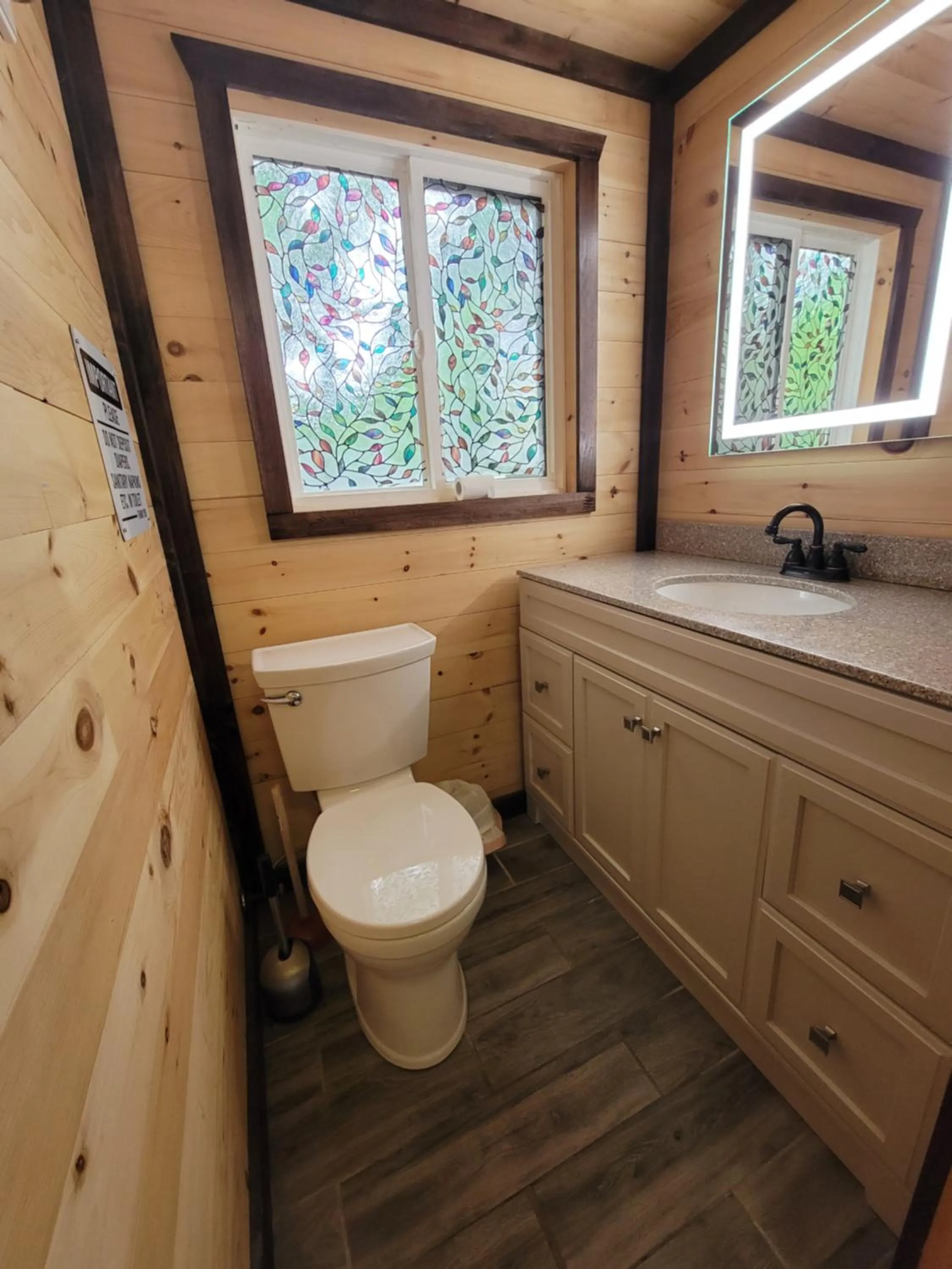 Bathroom in Stoneburg Cove Cottages