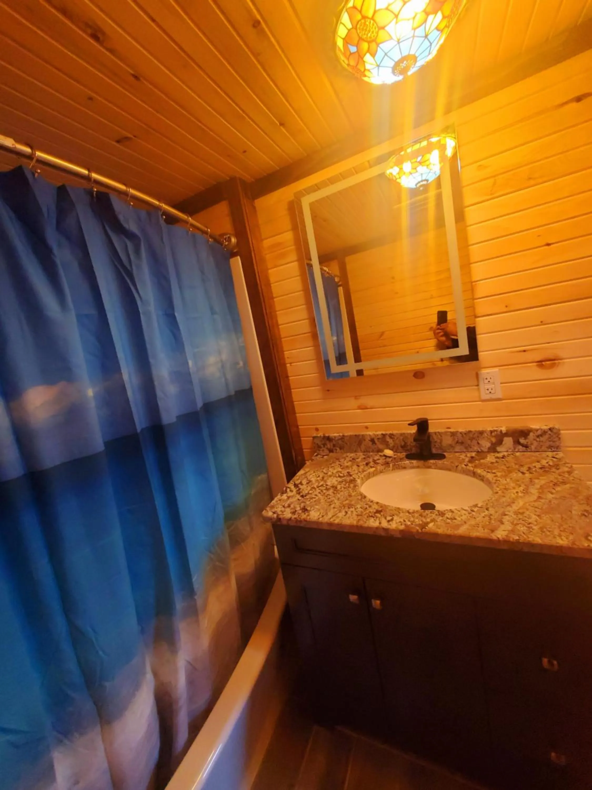 Bathroom in Stoneburg Cove Cottages