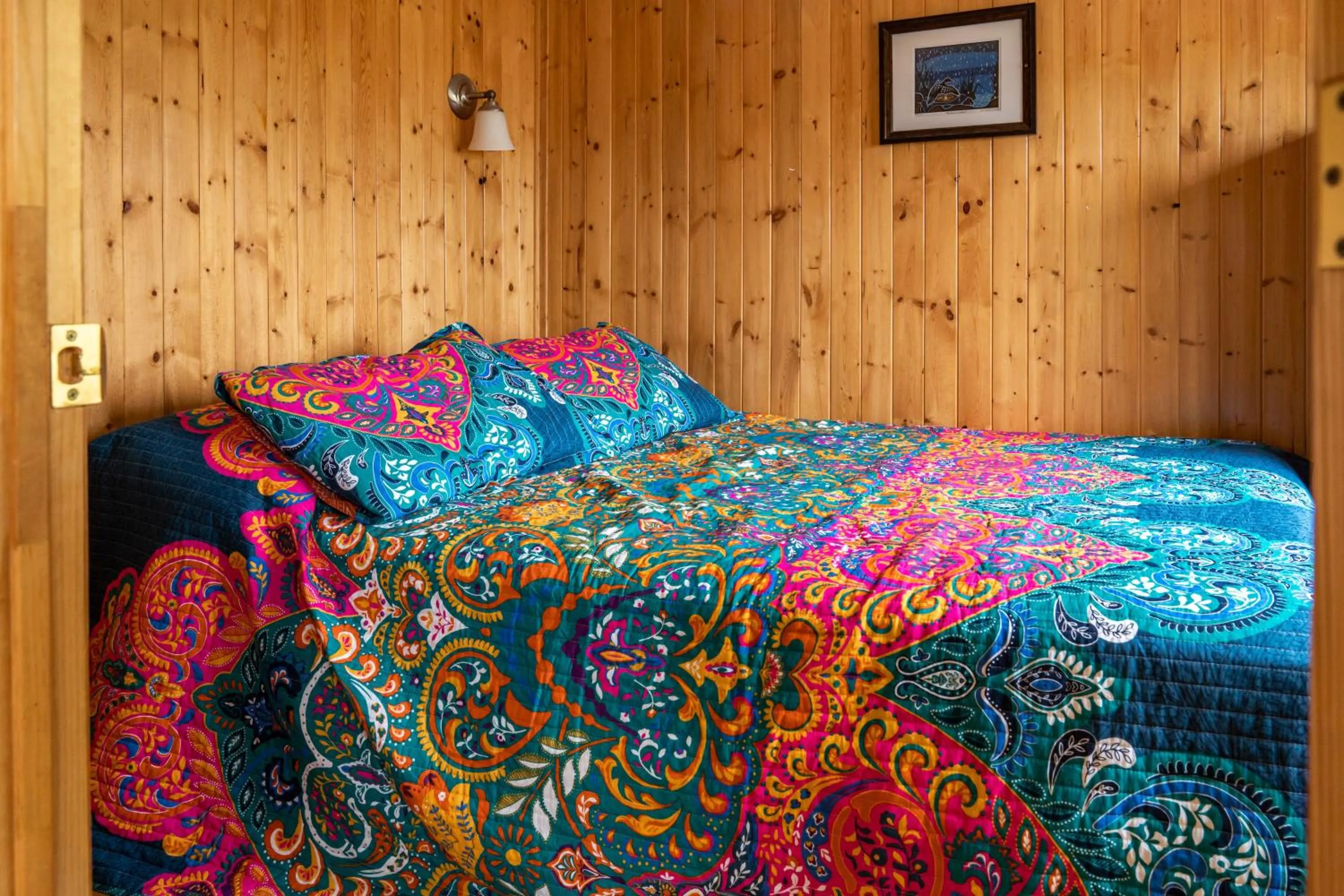 Bedroom, Bed in Stoneburg Cove Cottages