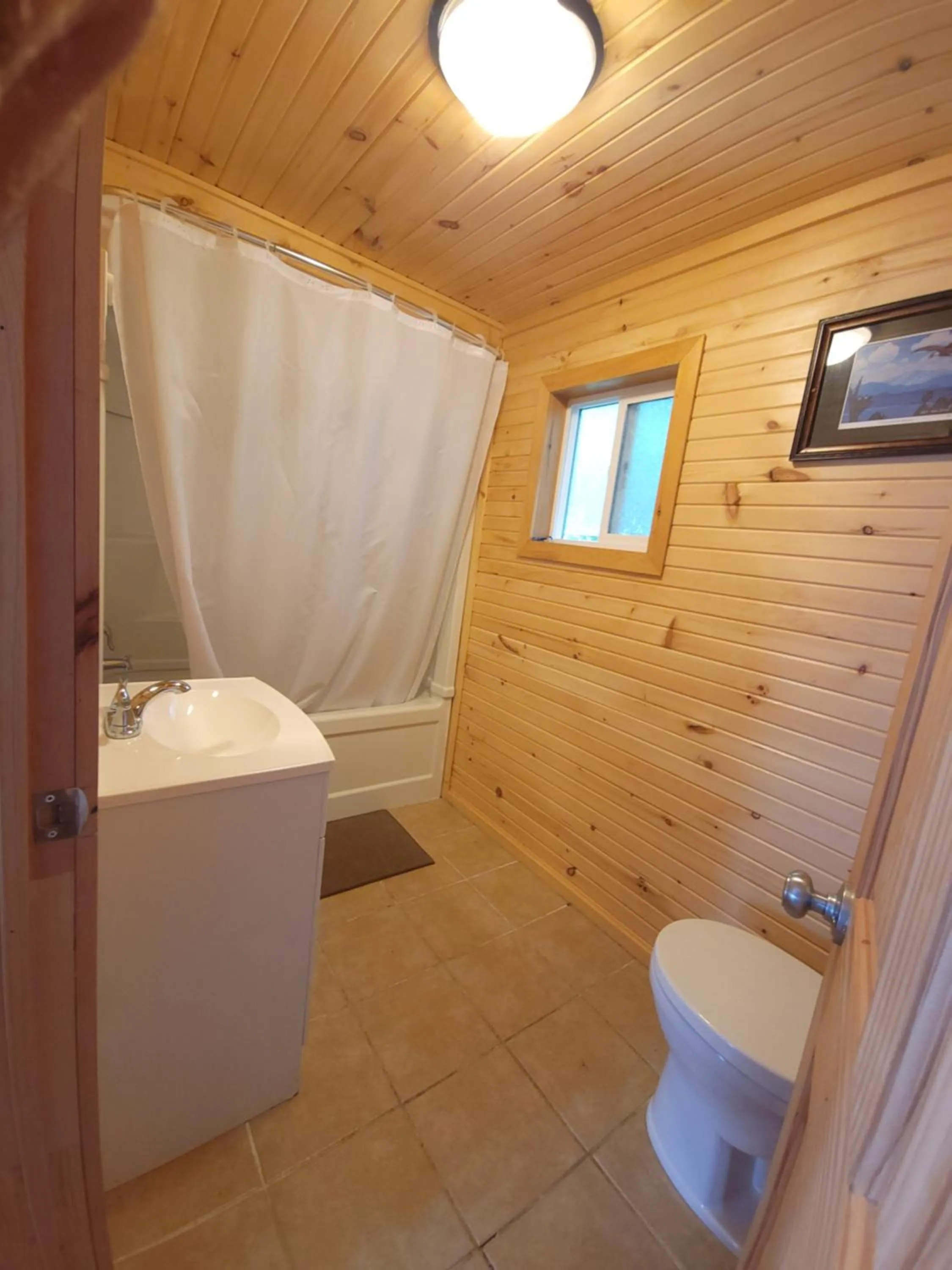 Shower in Stoneburg Cove Cottages