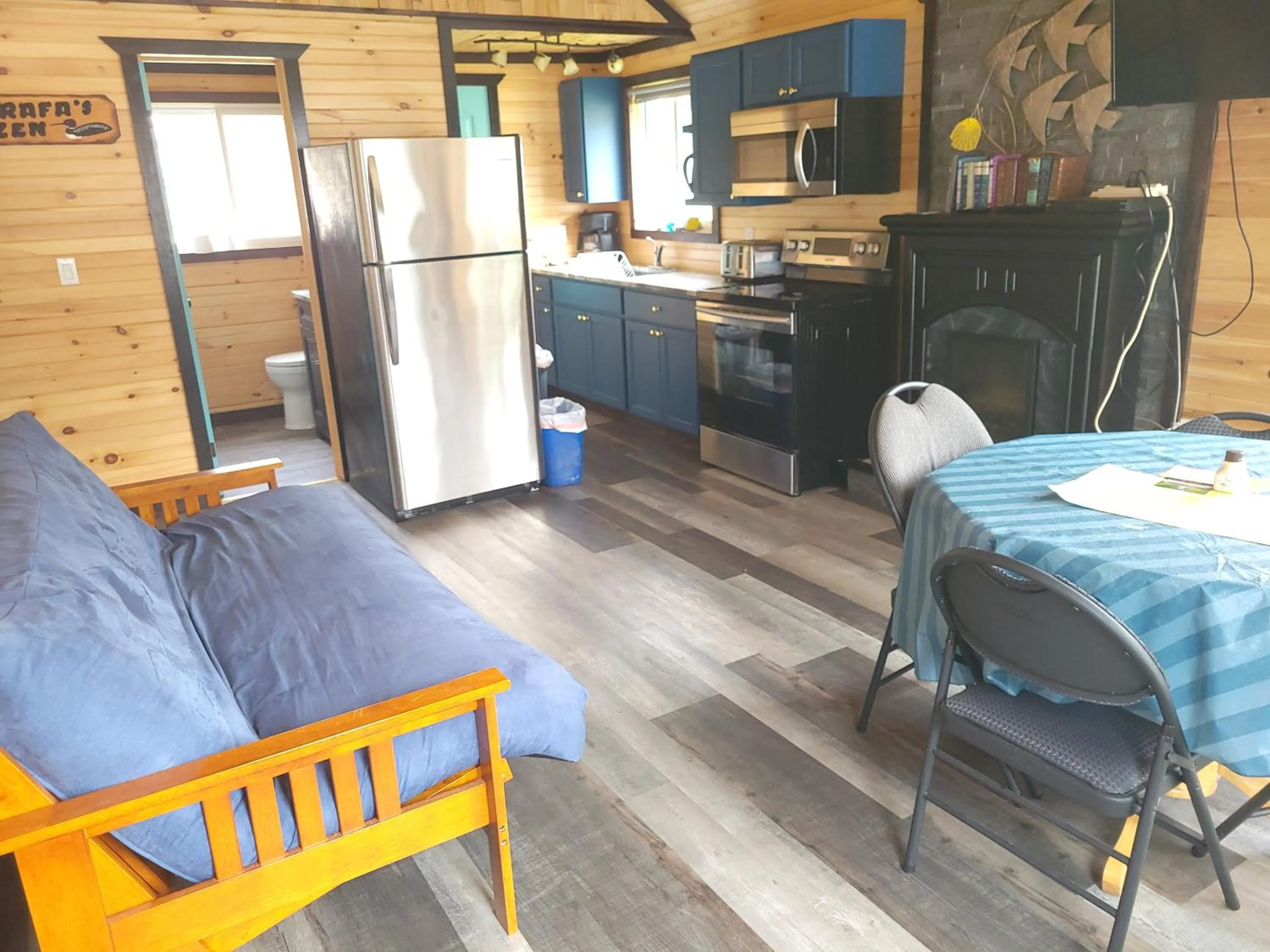 Kitchen or kitchenette in Stoneburg Cove Cottages